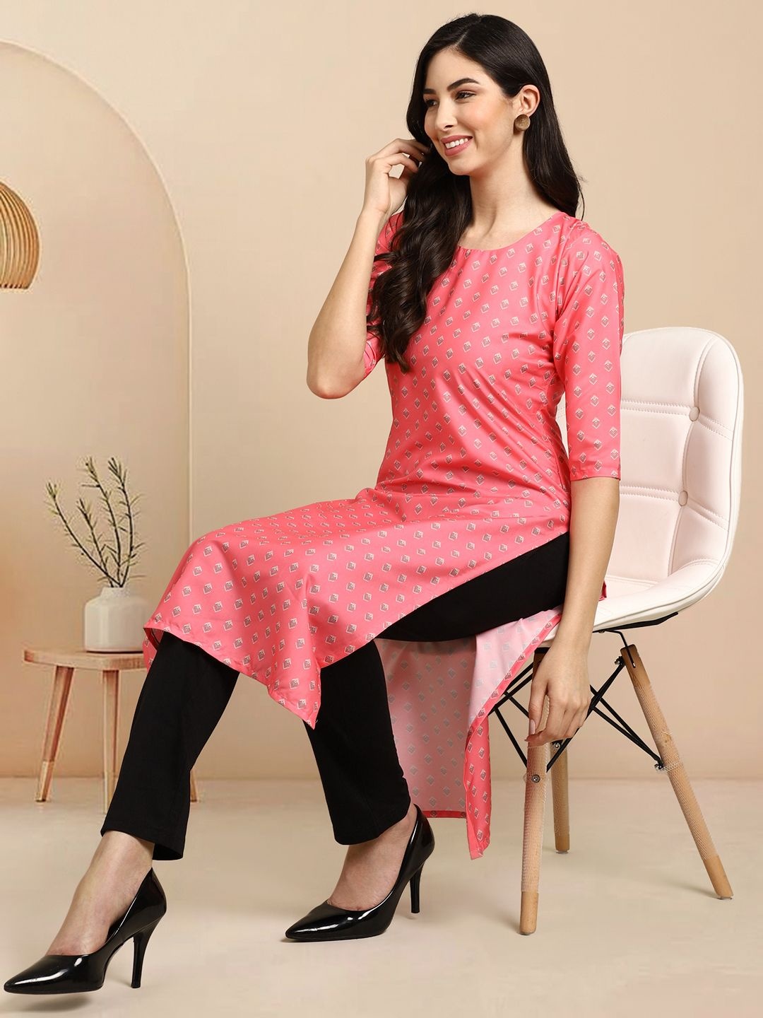 

Moda Rapido Floral Printed Round Neck Straight Kurta, Pink