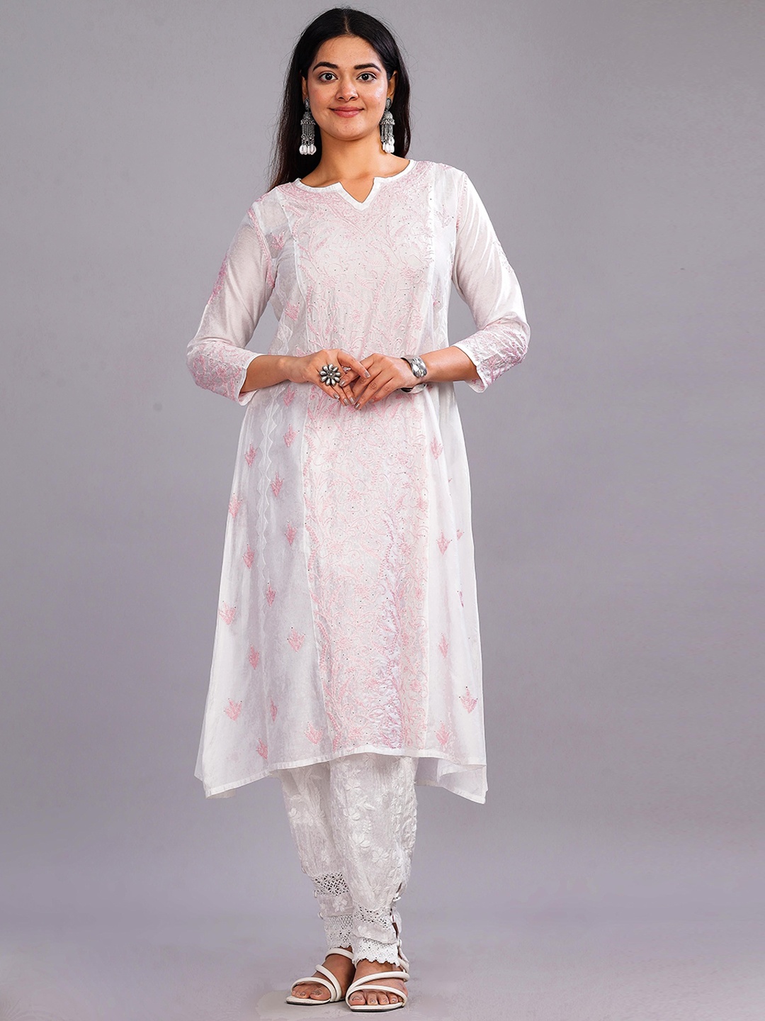 

Club Loom Women Floral Printed Chikankari Floral Kurta, White