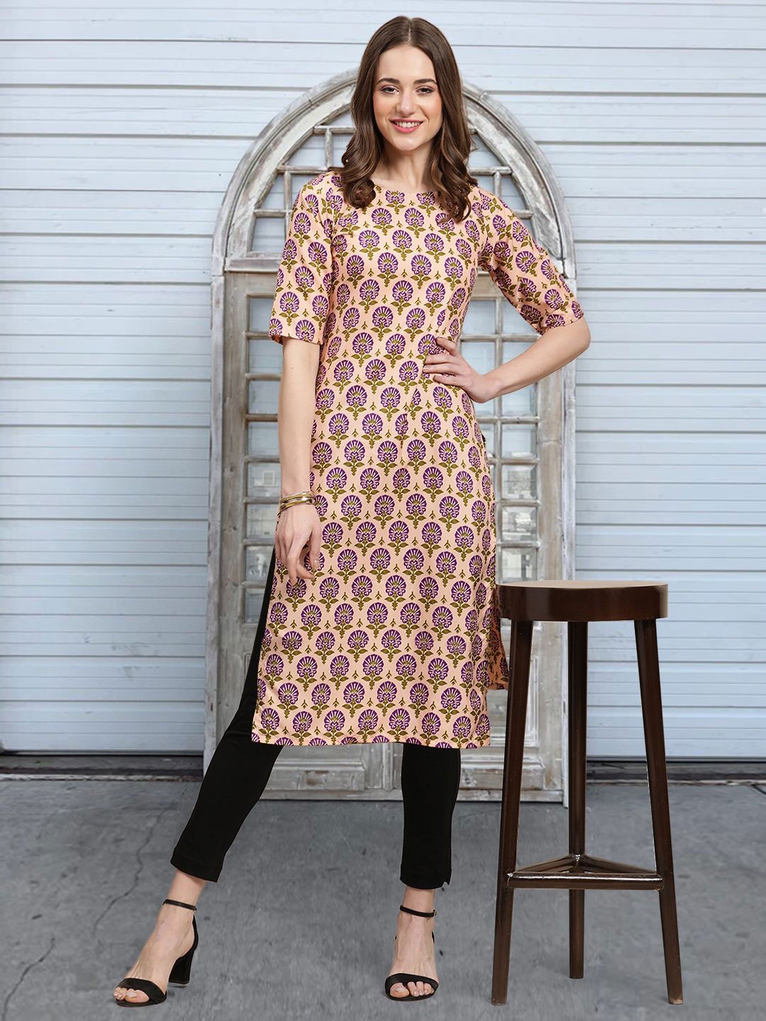 

Moda Rapido Floral Printed Round Neck Straight Kurta, Peach