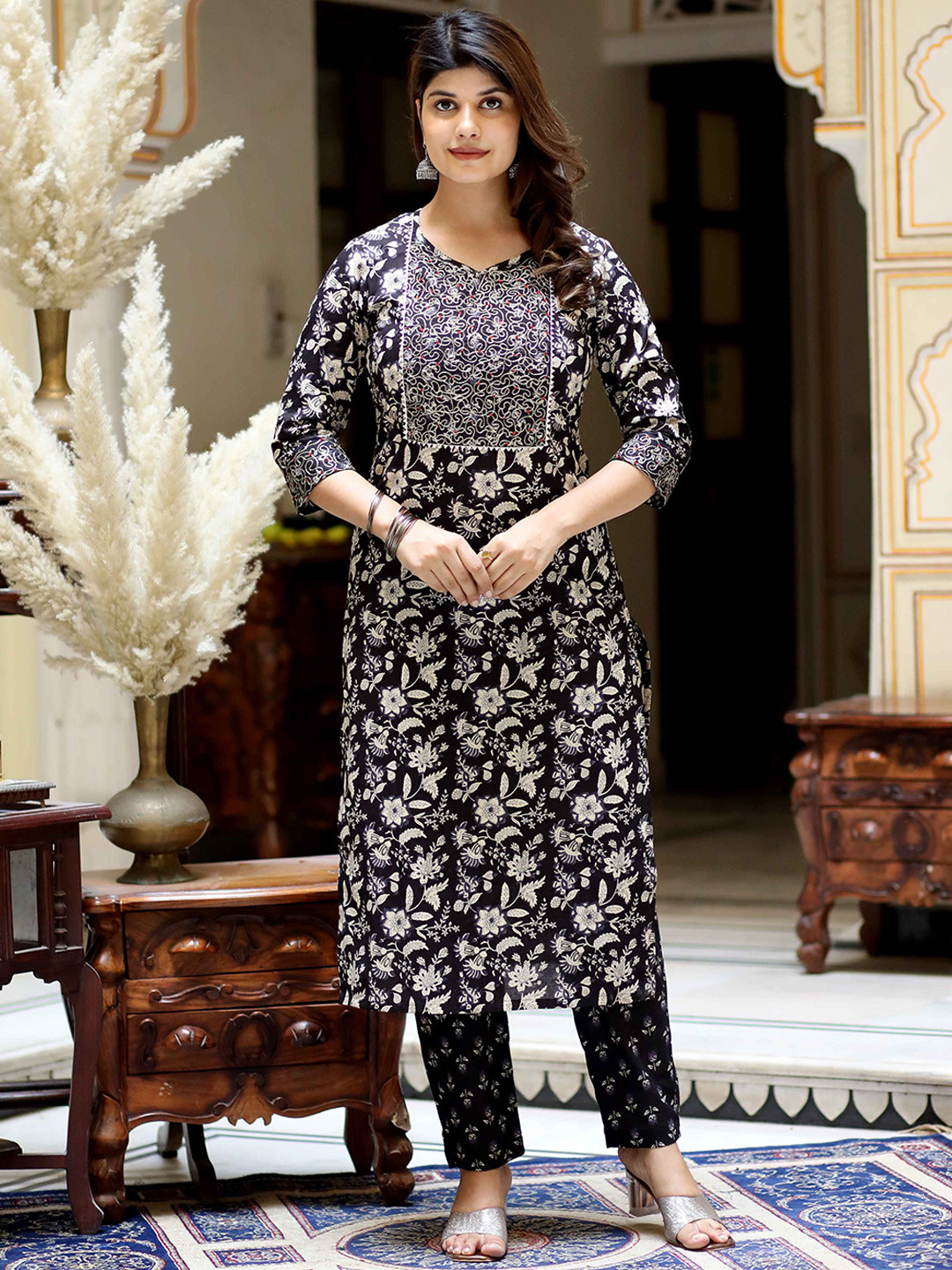 

Doriyaan Women Floral Embroidered Regular Thread Work Pure Cotton Kurta with Palazzos, Black