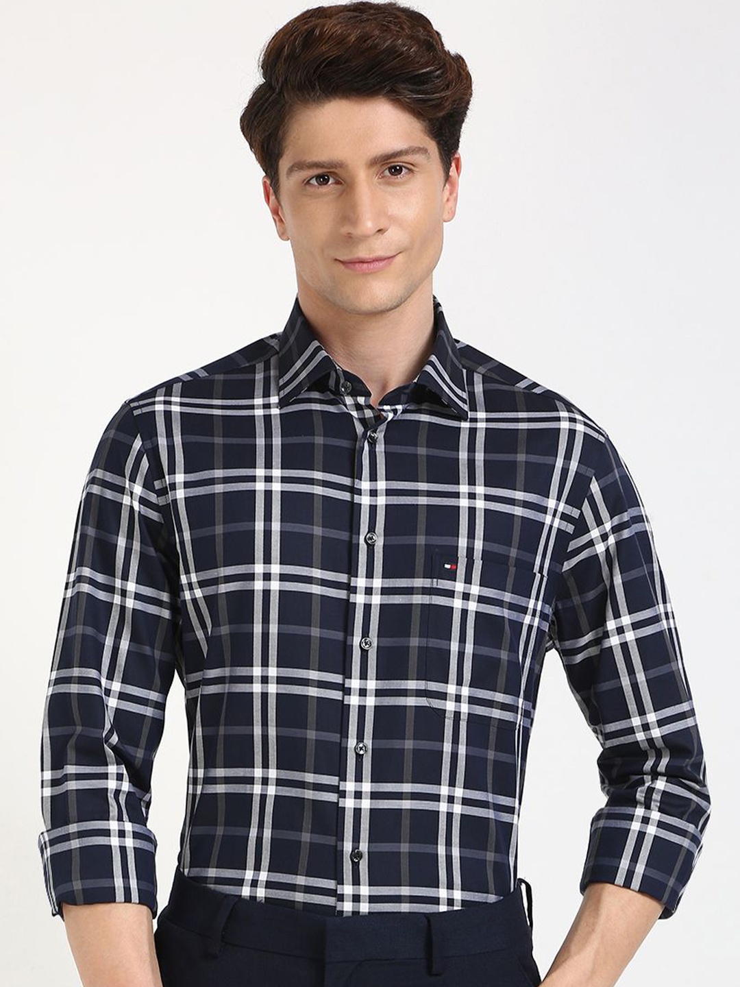 

Tommy Hilfiger Men Relaxed Tartan Checks Opaque Checked Casual Shirt, Navy blue