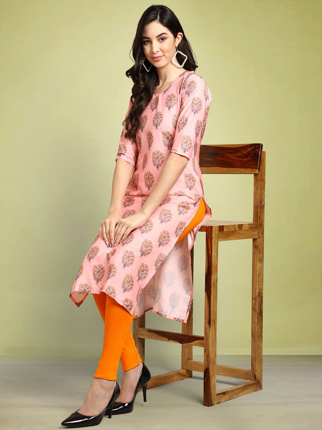 

Moda Rapido Floral Printed Round Neck Straight Kurta, Pink