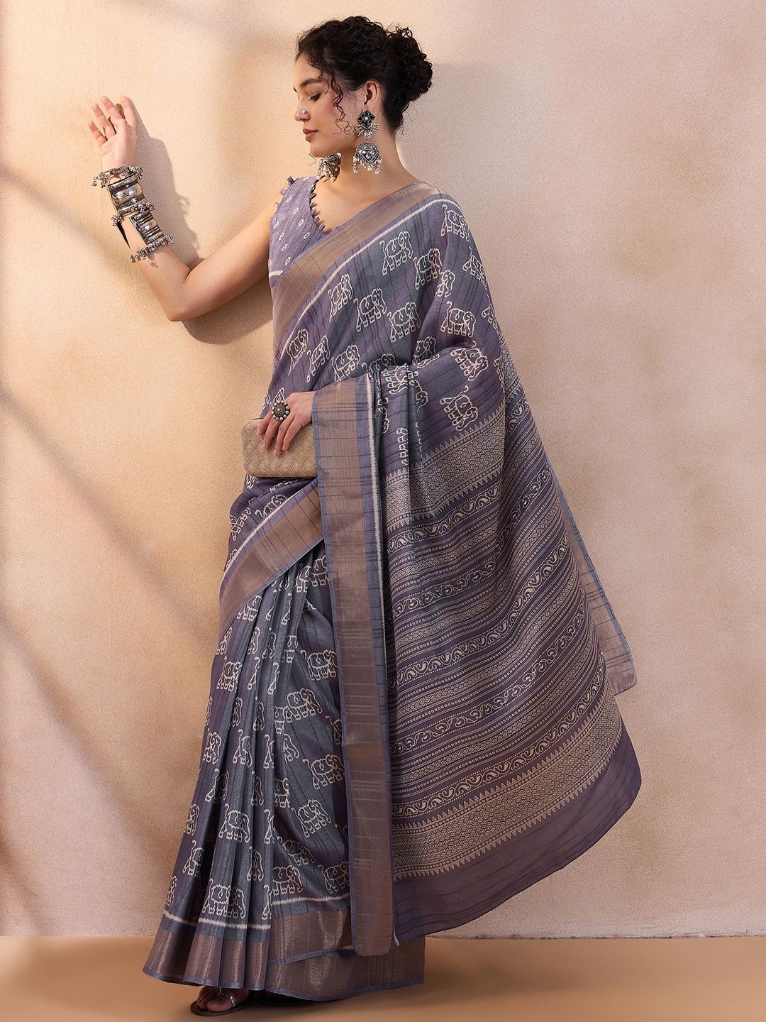

House of Pataudi Sungudi Printed Saree With Blouse, Metallic