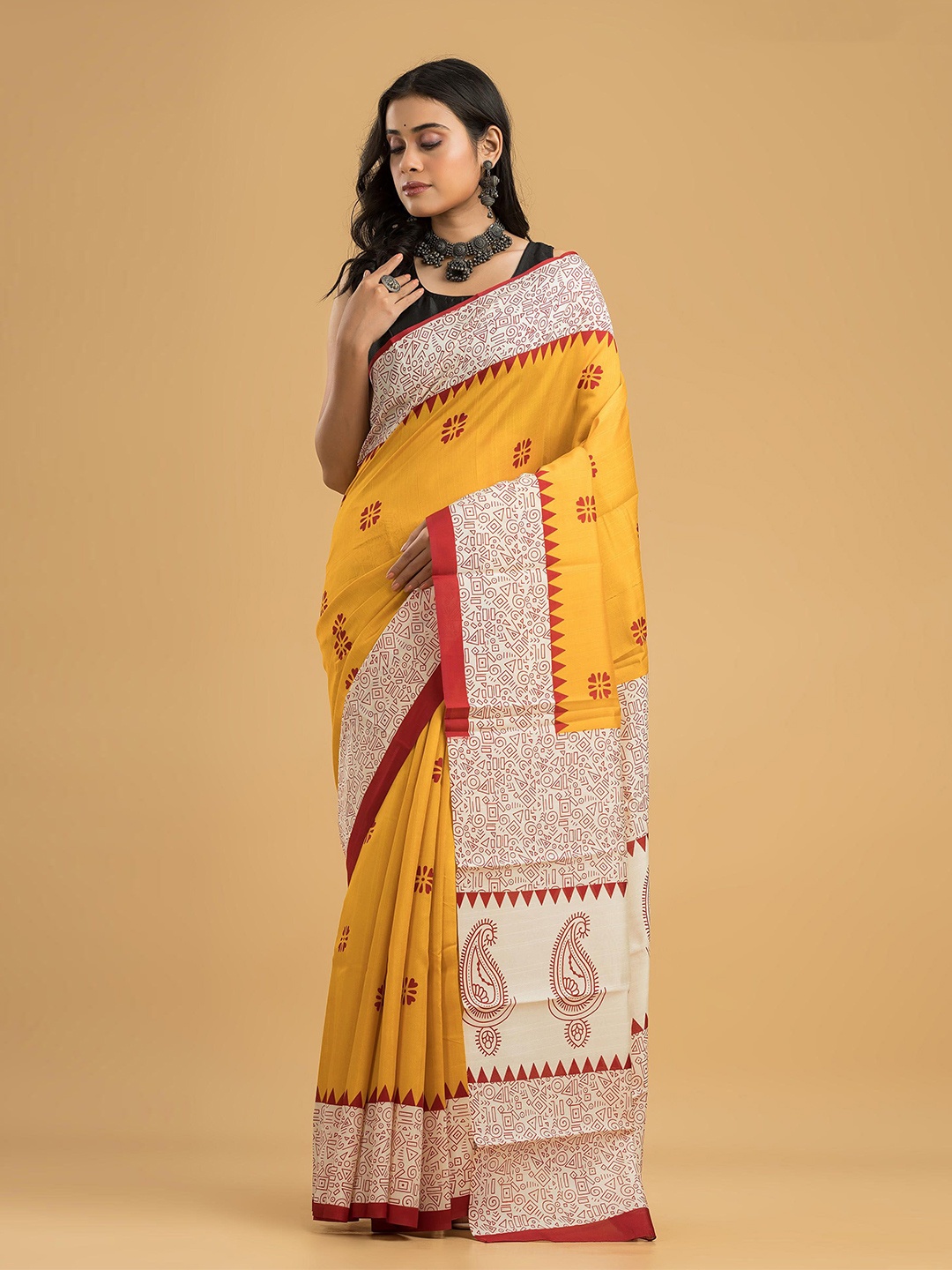 

Dheu Ethnic Motifs Block Printed Handloom Saree, Yellow