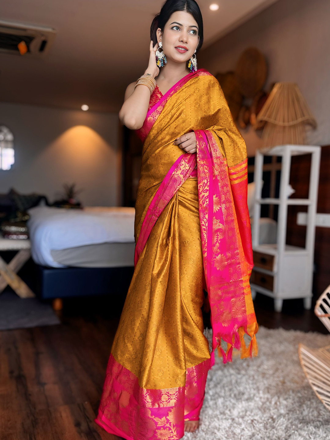 

VILLAGIUS Woven Design Banarasi Zari Saree, Gold