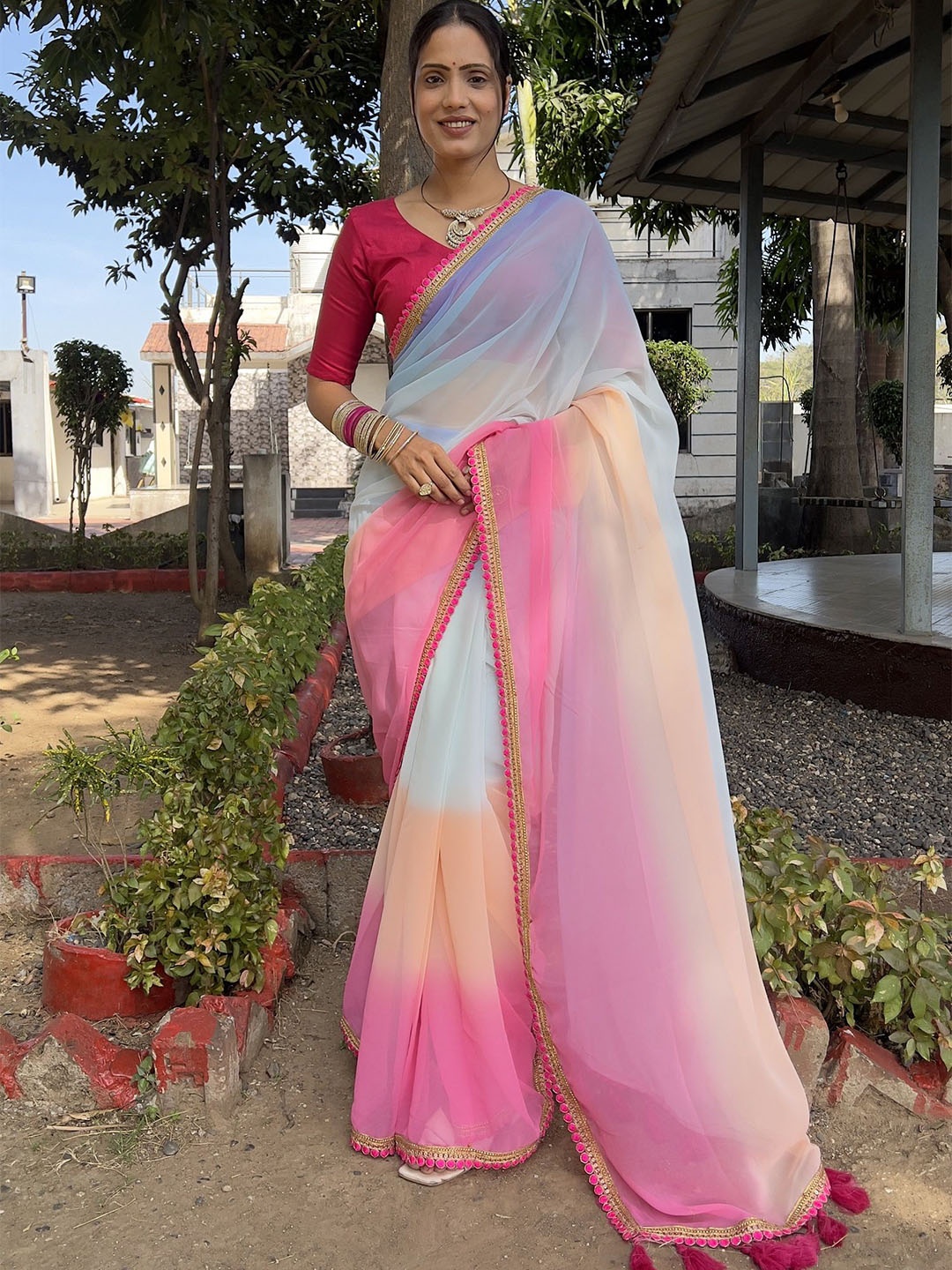 

LADY SHOPI Colourblocked Pure Georgette Saree, Pink