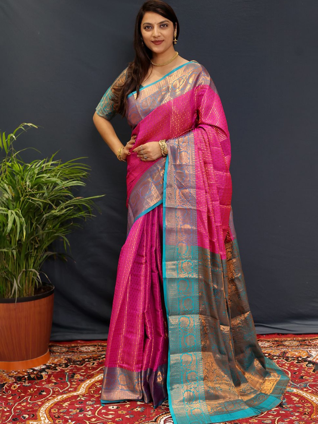 

VILLAGIUS Woven Design Zari Kanjeevaram Saree, Pink