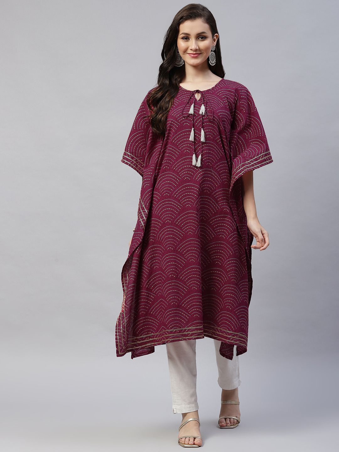 

Doriyaan Women Bandhani Printed Gotta Patti Kaftan Kurta, Magenta