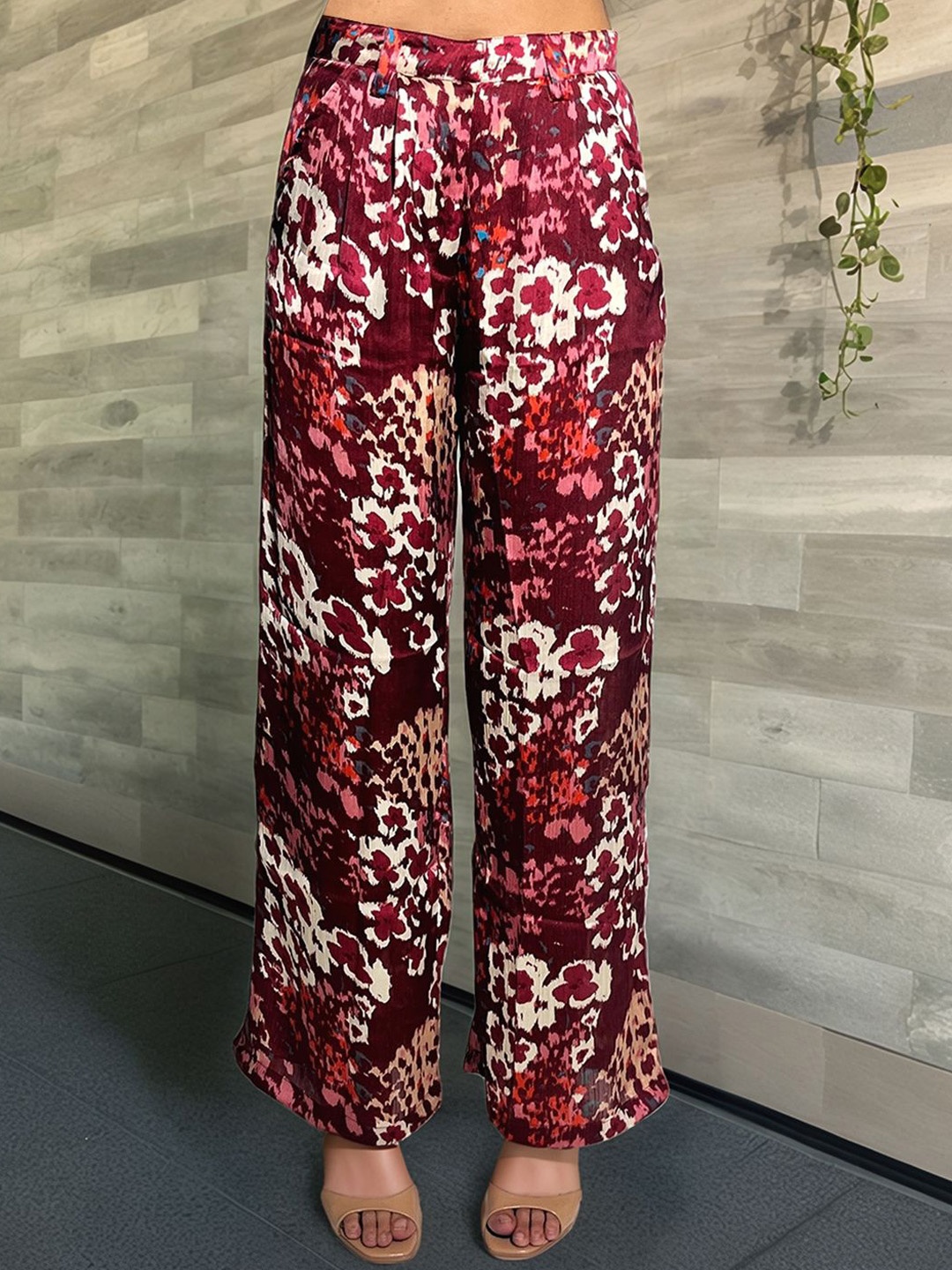 

DressBerry Women Floral Printed Plain Relaxed Fit Parallel Trousers, Maroon