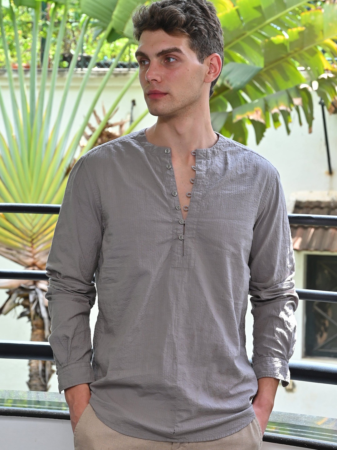 

Emerland - Seersucker Solid Kurta Shirt - Grey