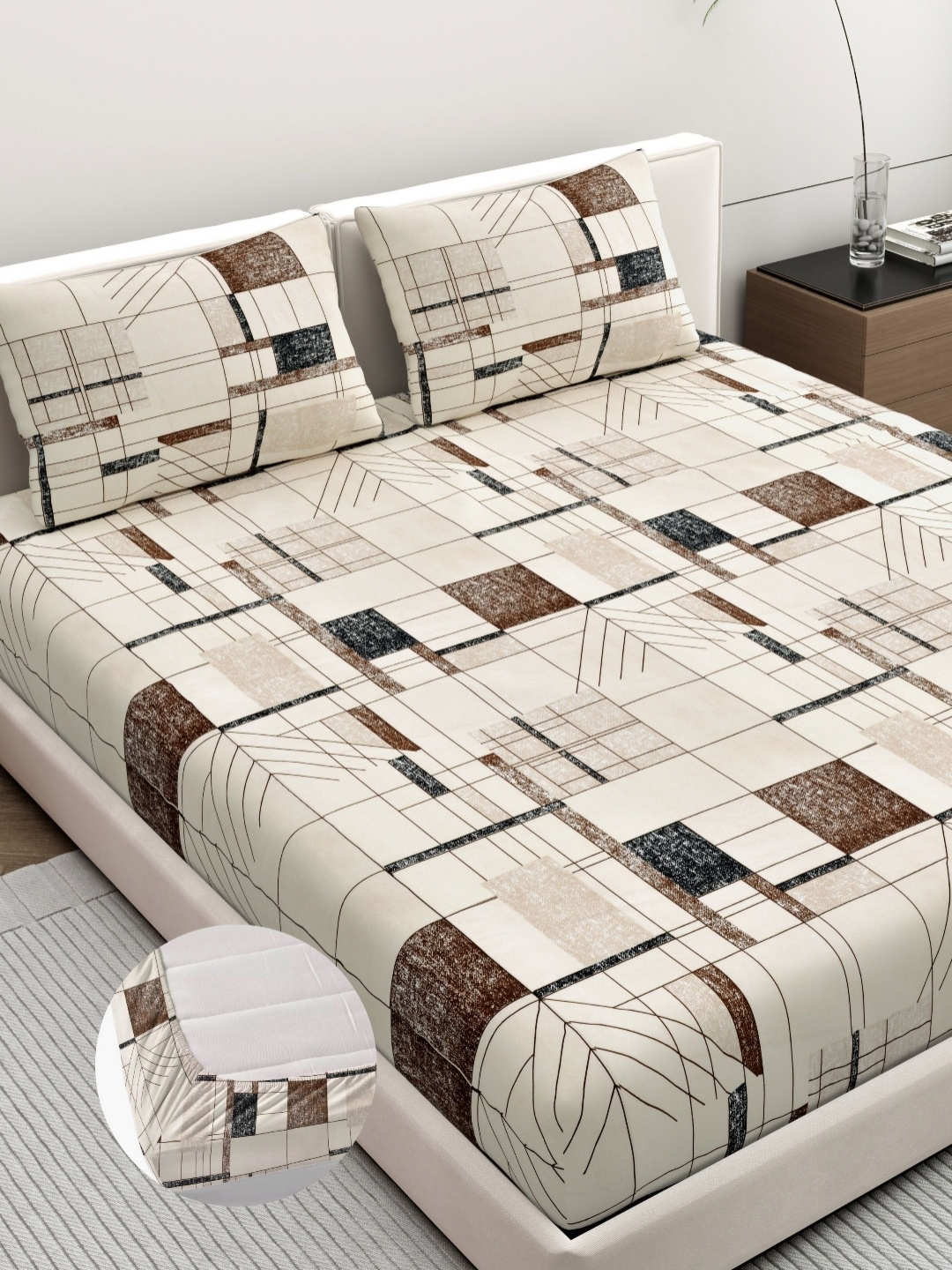 

DREAM WEAVERZ Beige & Black Printed 140 TC King Fitted Bedsheet Set 2.74 m x 2.74m