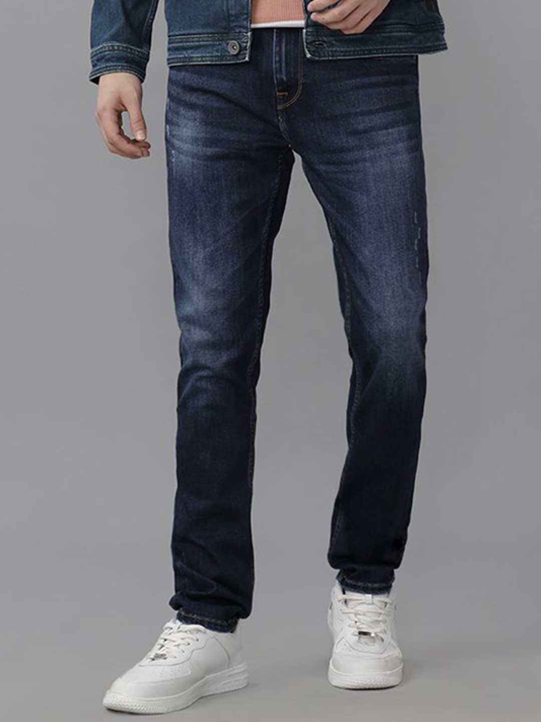 

Voi Jeans Men Loose Skinny Fit Low Distress Stretchable Jeans, Blue