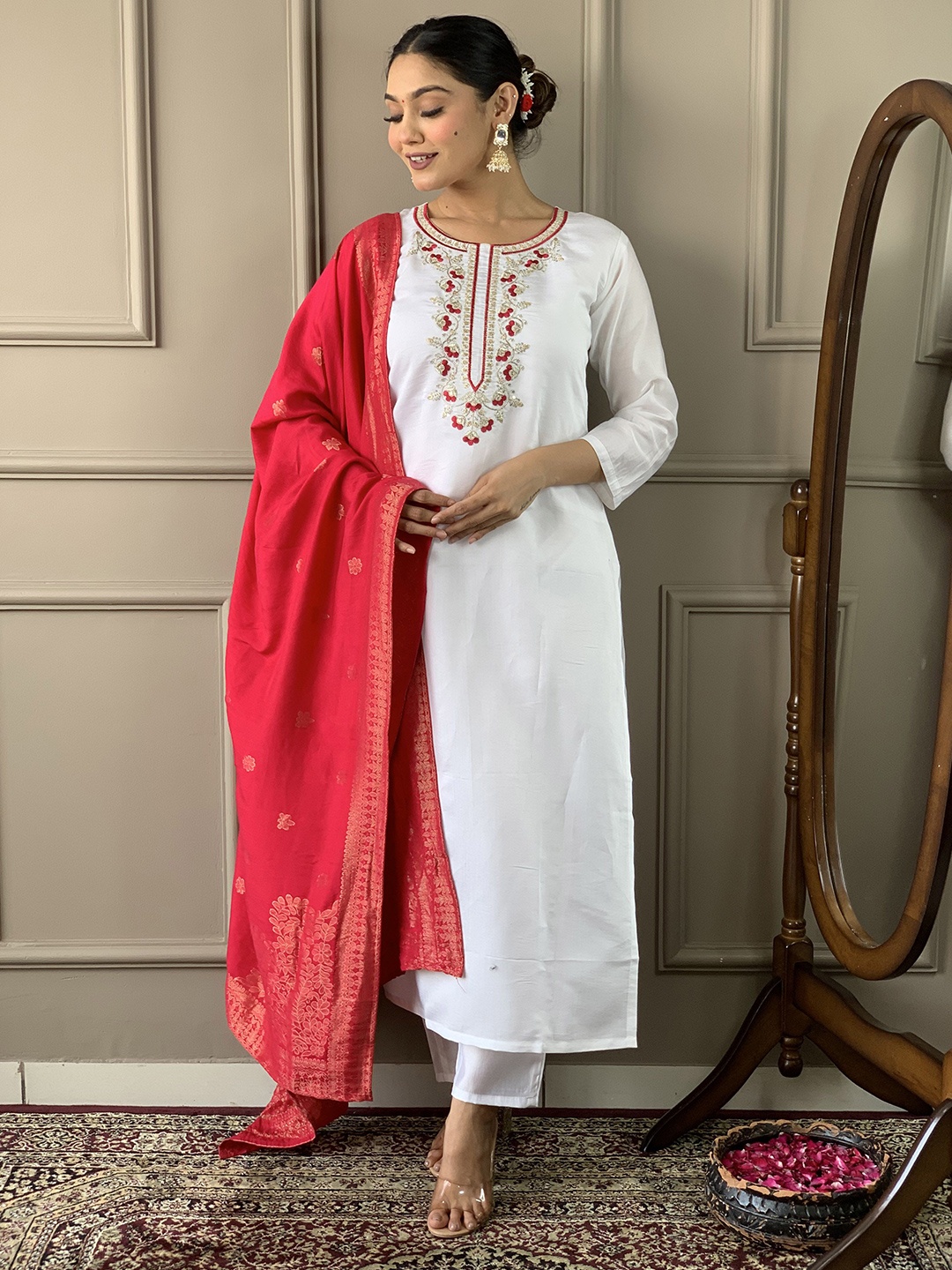 

KIWA STUDIO Women Embroidered Kurta & Trouser With Dupatta, Off white