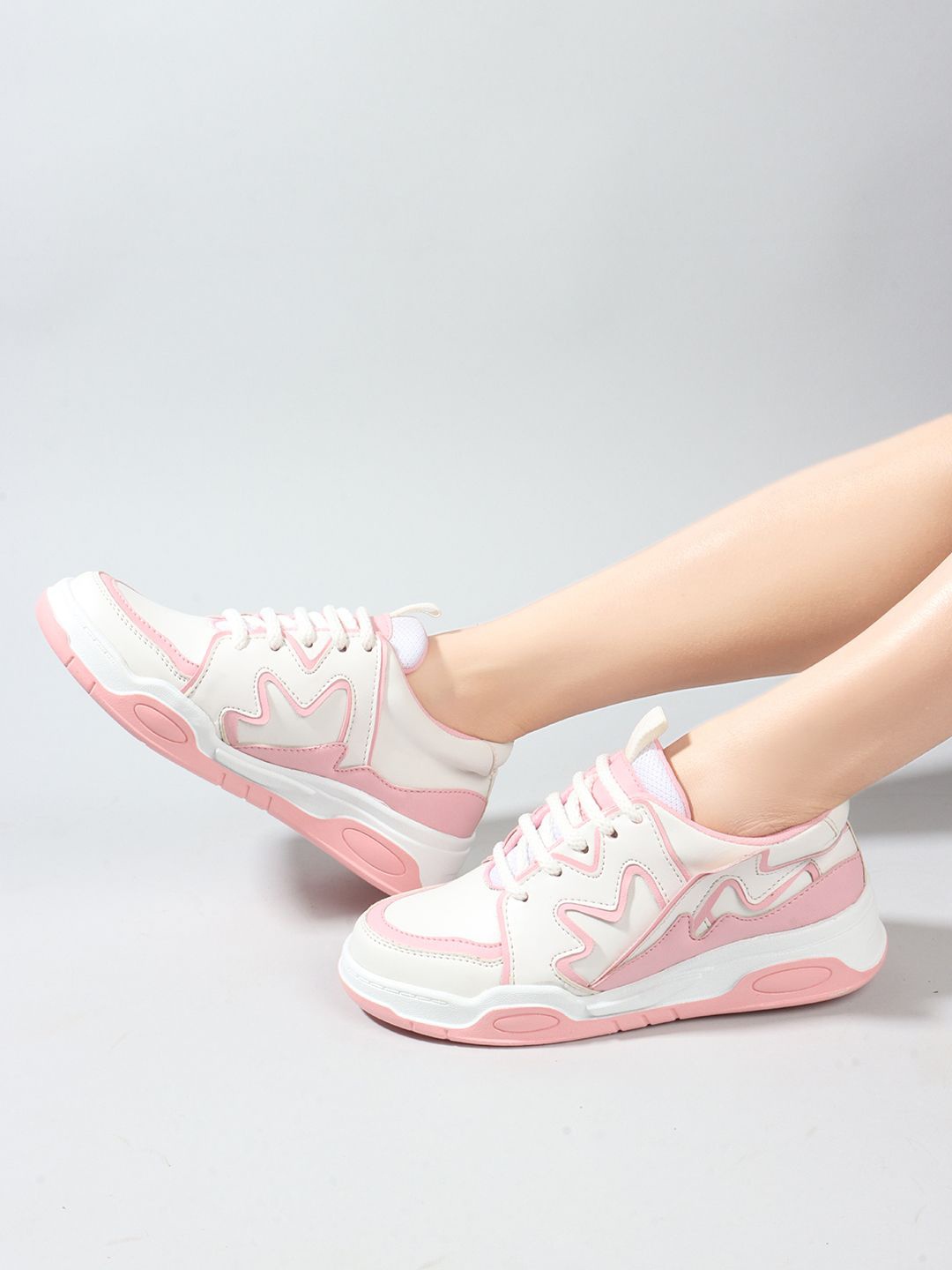 

The Roadster Lifestyle Co Women Running Shoes, Pink