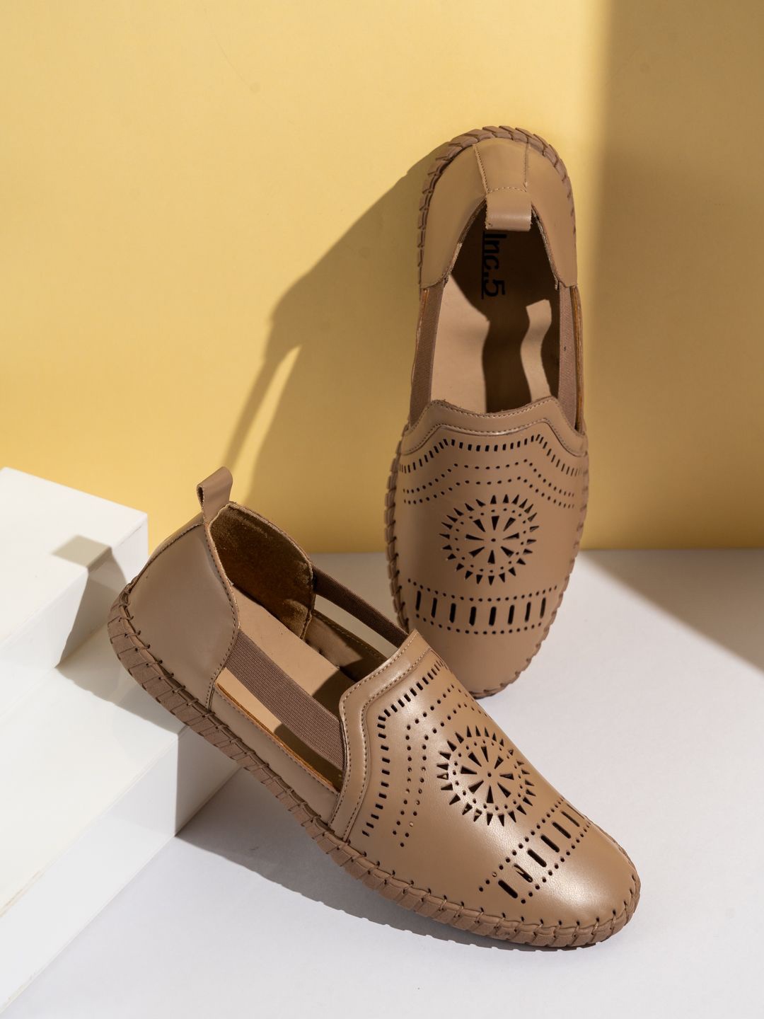 

Inc 5 Women Printed Round Toe Loafers, Brown