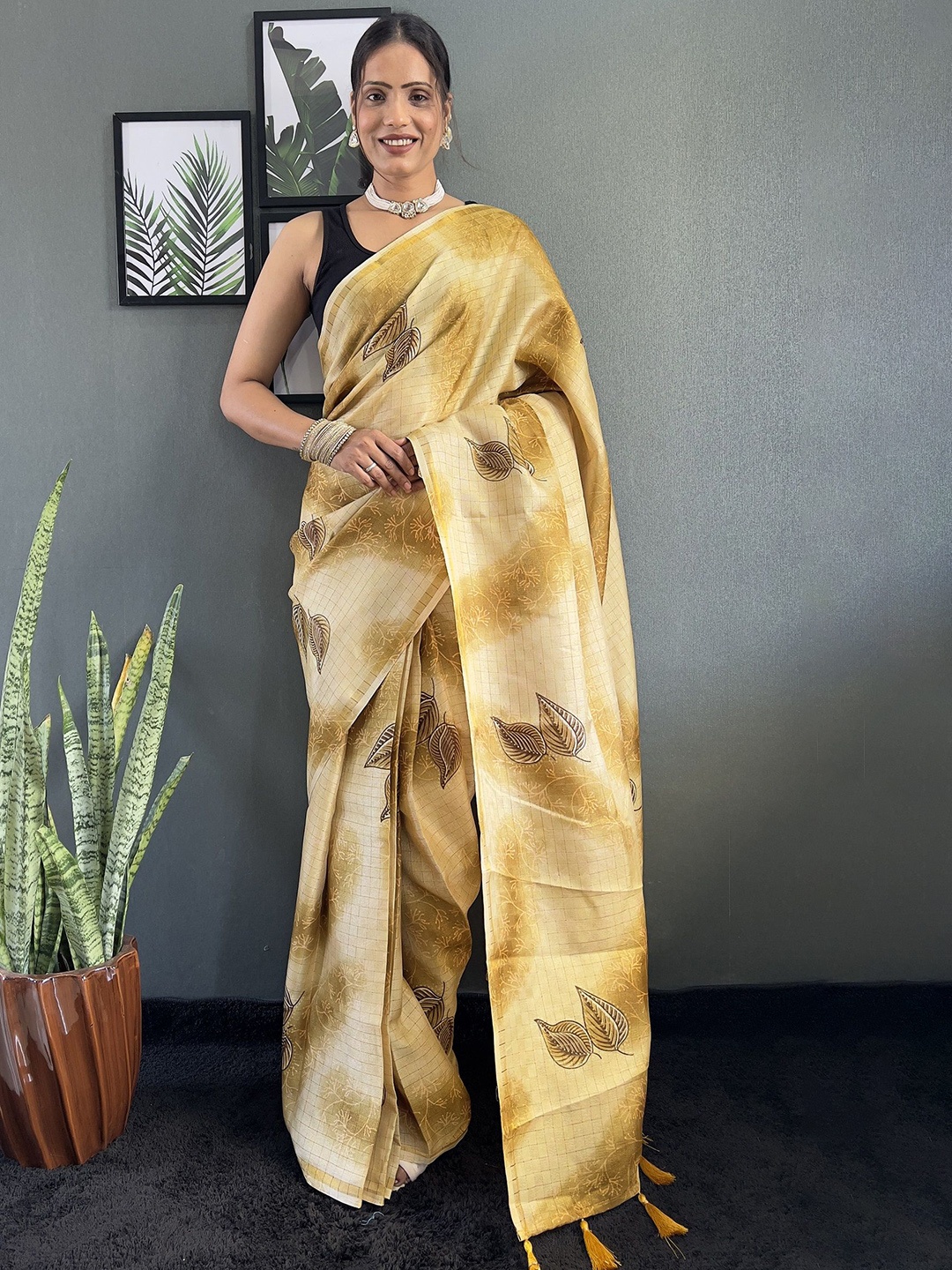 

LADY SHOPI Floral Ready to Wear Saree, Yellow