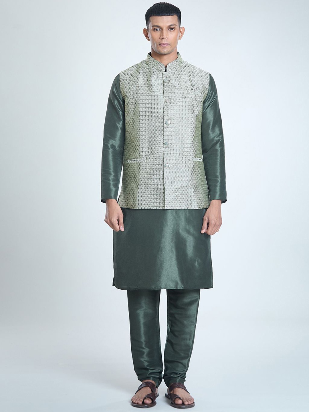 

Aryavir Malhotra Men Regular Kurta with Churidar, Green