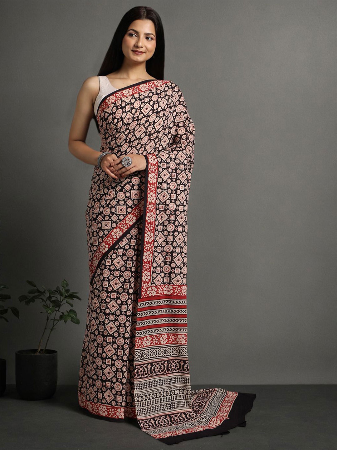 

Suha Pure Cotton Block Print Saree, Black