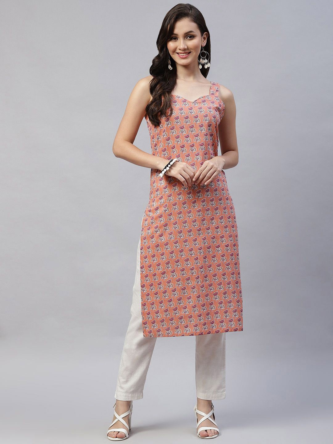 

Doriyaan Floral Printed Sweetheart Neck Straight Kurta, Peach