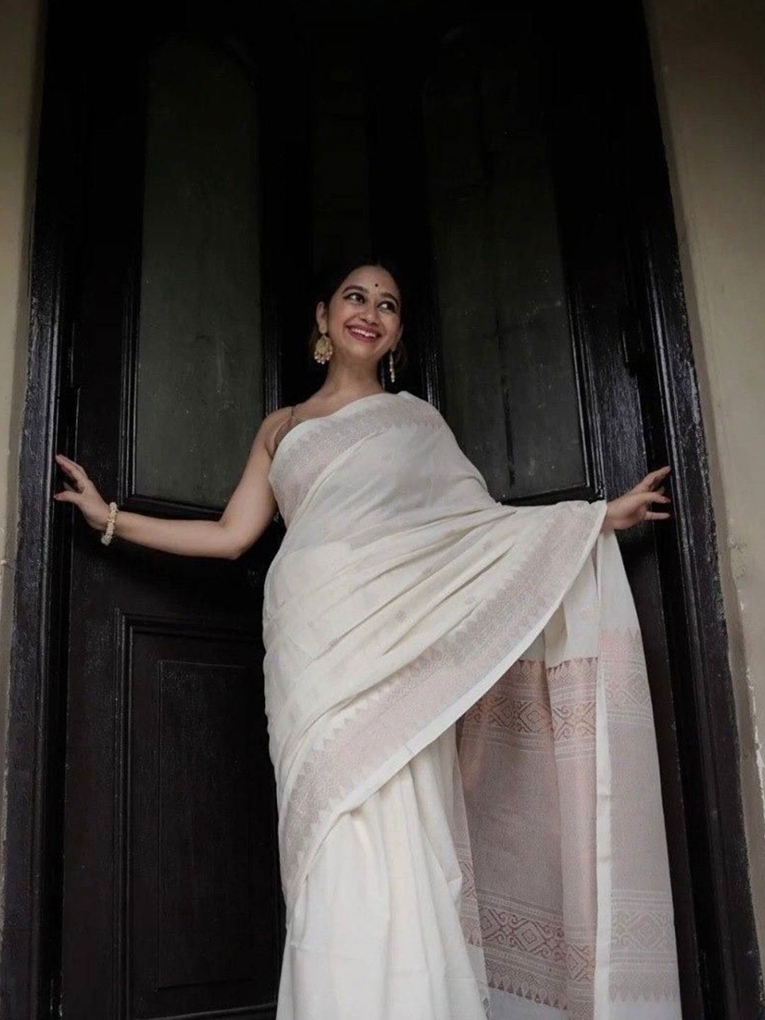 

Dreamlaxmi Fashion Woven Design Zari Pure Silk Saree, White