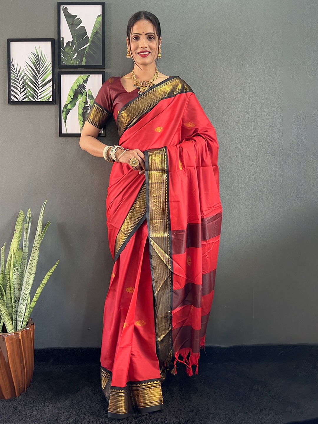 

LADY SHOPI Ethnic Motifs Zari Silk Cotton Ready to Wear Kanjeevaram Saree, Red