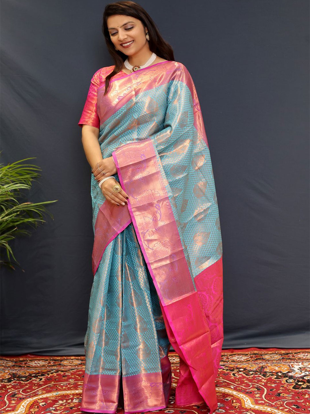 

VILLAGIUS Woven Design Zari Silk Blend Kanjeevaram Saree, Turquoise blue