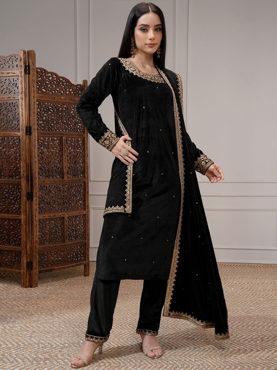 

Vishudh Women Embroidered Velvet Straight Kurta With Slim Pants & Dupatta, Black