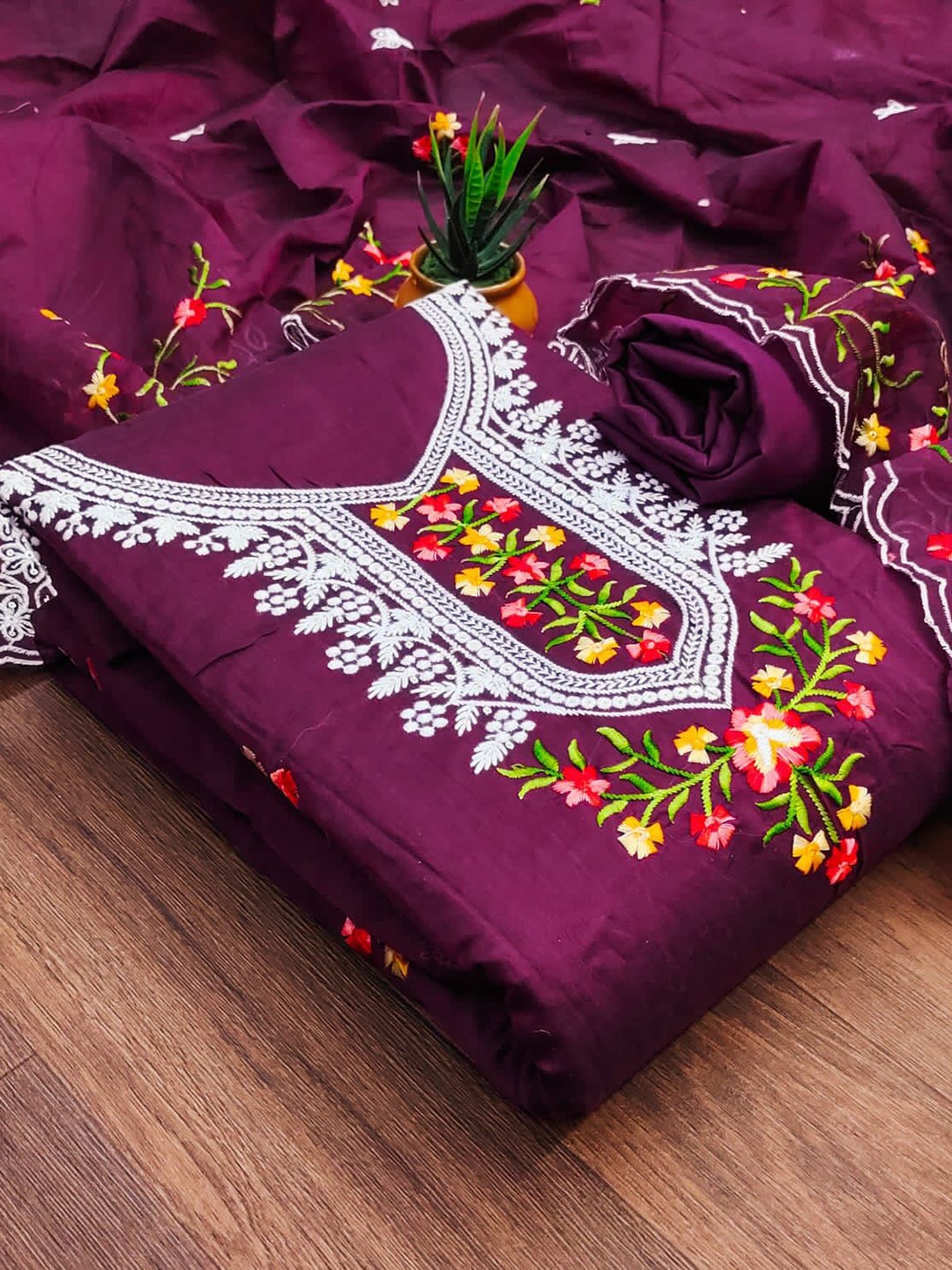 

HMP Fashion Floral Embroidered Jacquard Chanderi Unstitched Dress Material, Burgundy