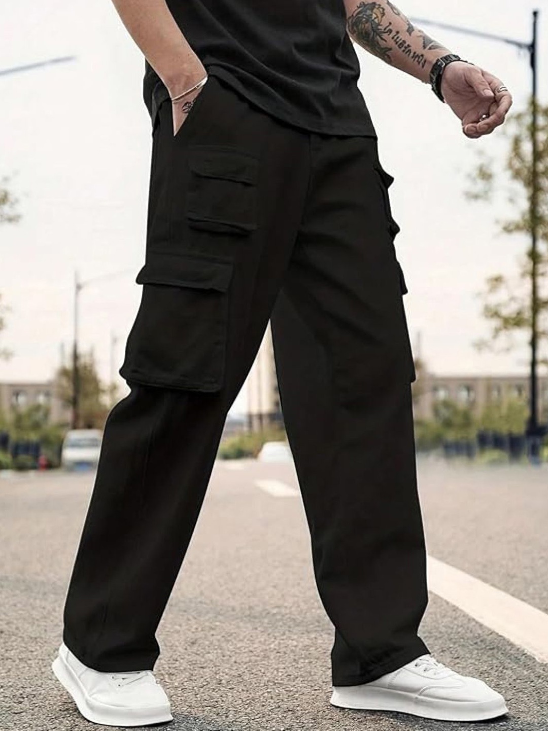 

ASHTOM Men Relaxed Loose Fit Mid-Rise Cotton Cargos Trouser, Black