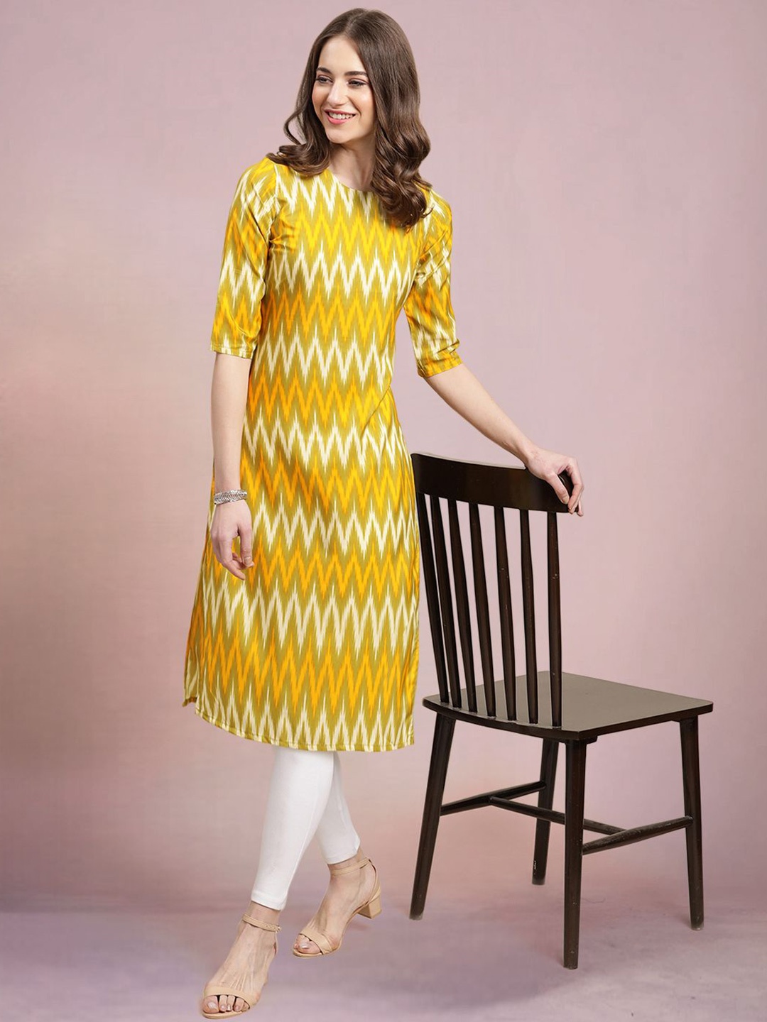 

Moda Rapido Chevron Printed Round Neck Straight Kurta, Yellow