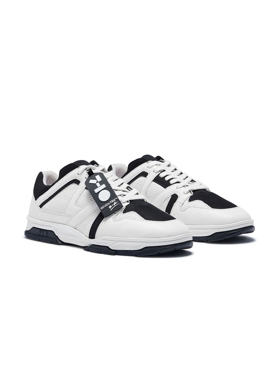 

7-10 Men Colourblocked Round Toe Sneakers, Black
