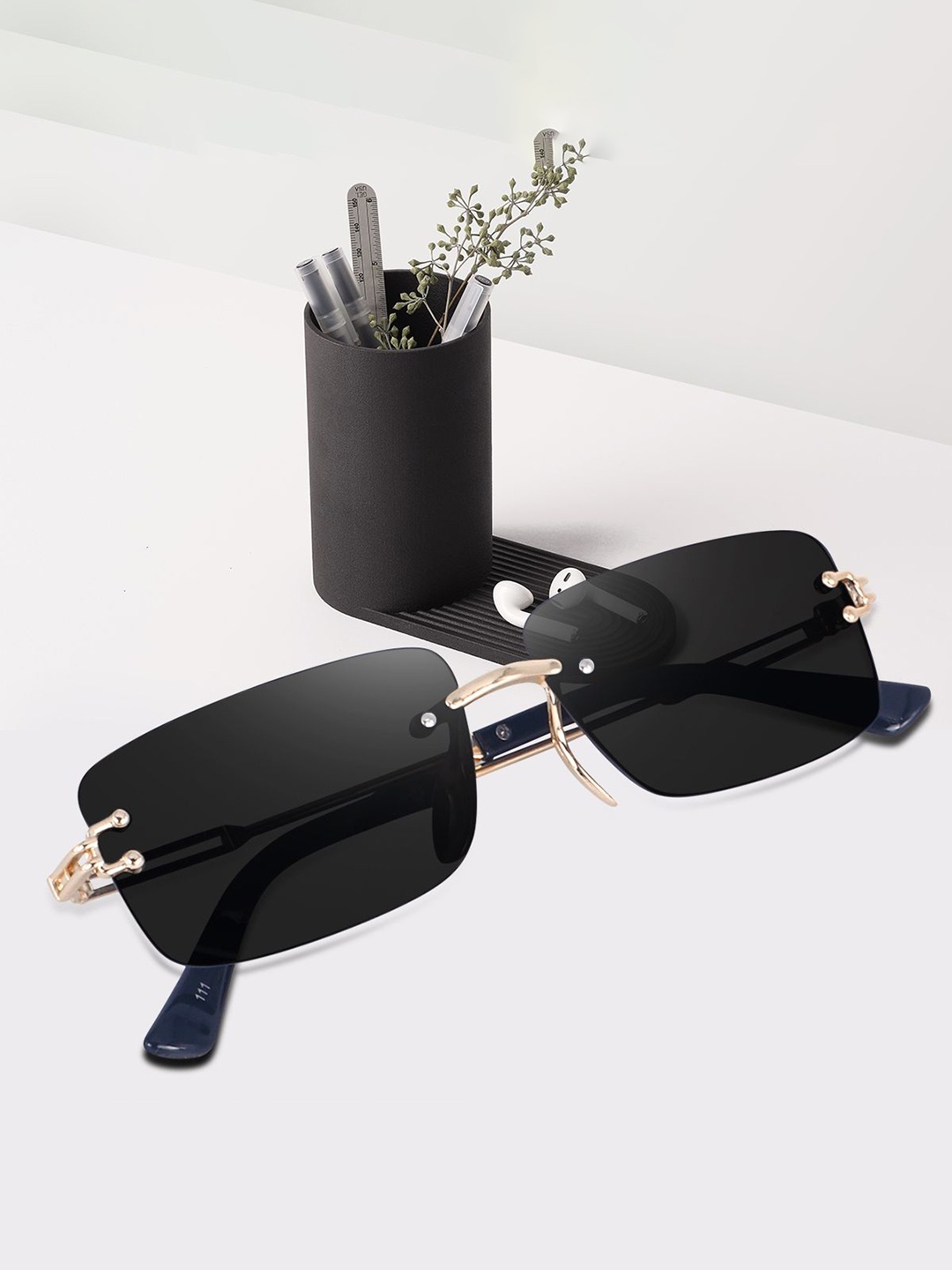 

Dervin Unisex Rectangle Sunglasses with UV Protected Lens, Black