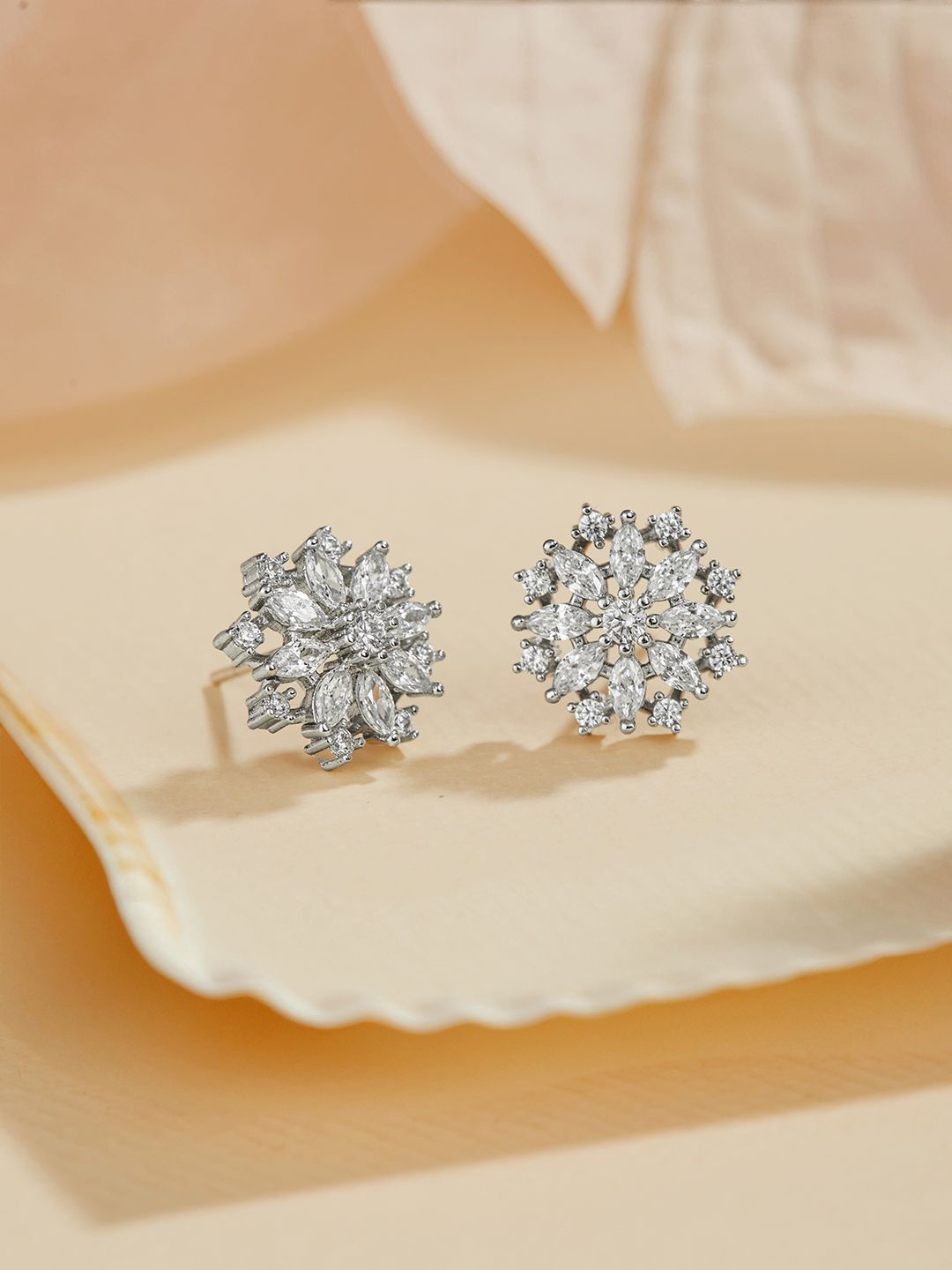 

SARAF SILVERETZ 925 Sterling Silver Classic Studs Earrings