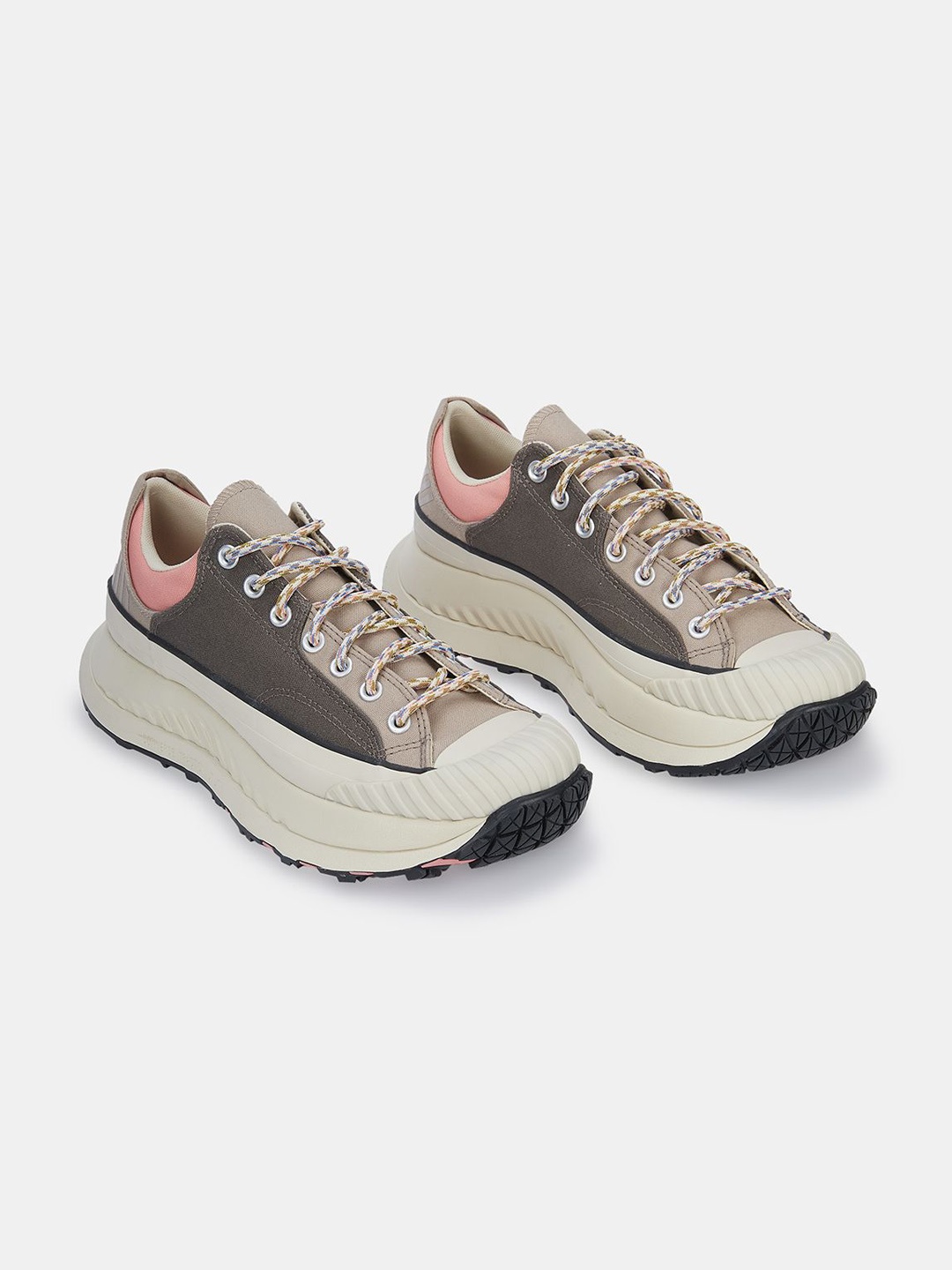

Converse Unisex Chuck 70 AT-CX Low Top Sneakers, Brown