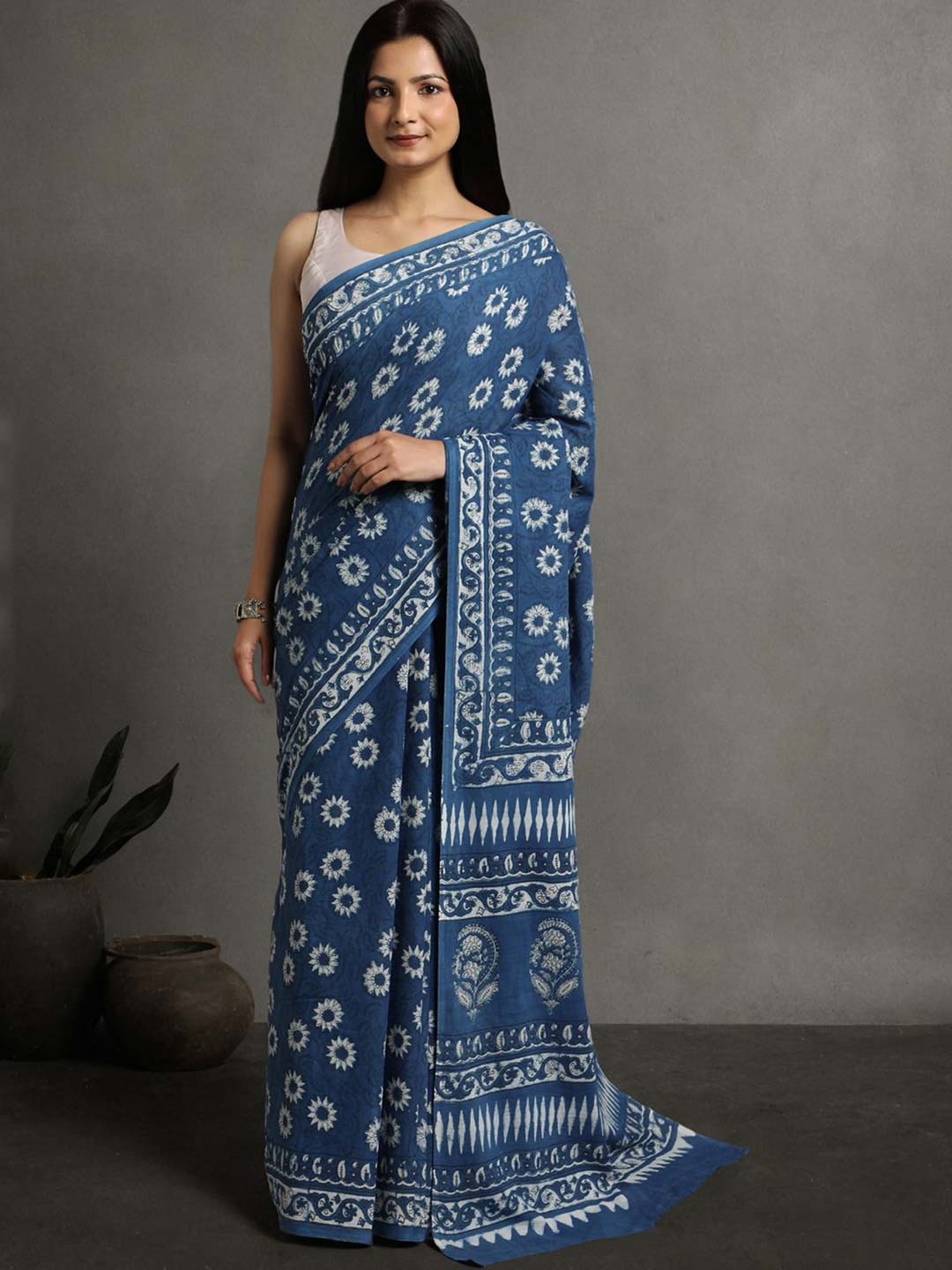 

Suha Floral Printed Pure Cotton Block Print Saree, Blue