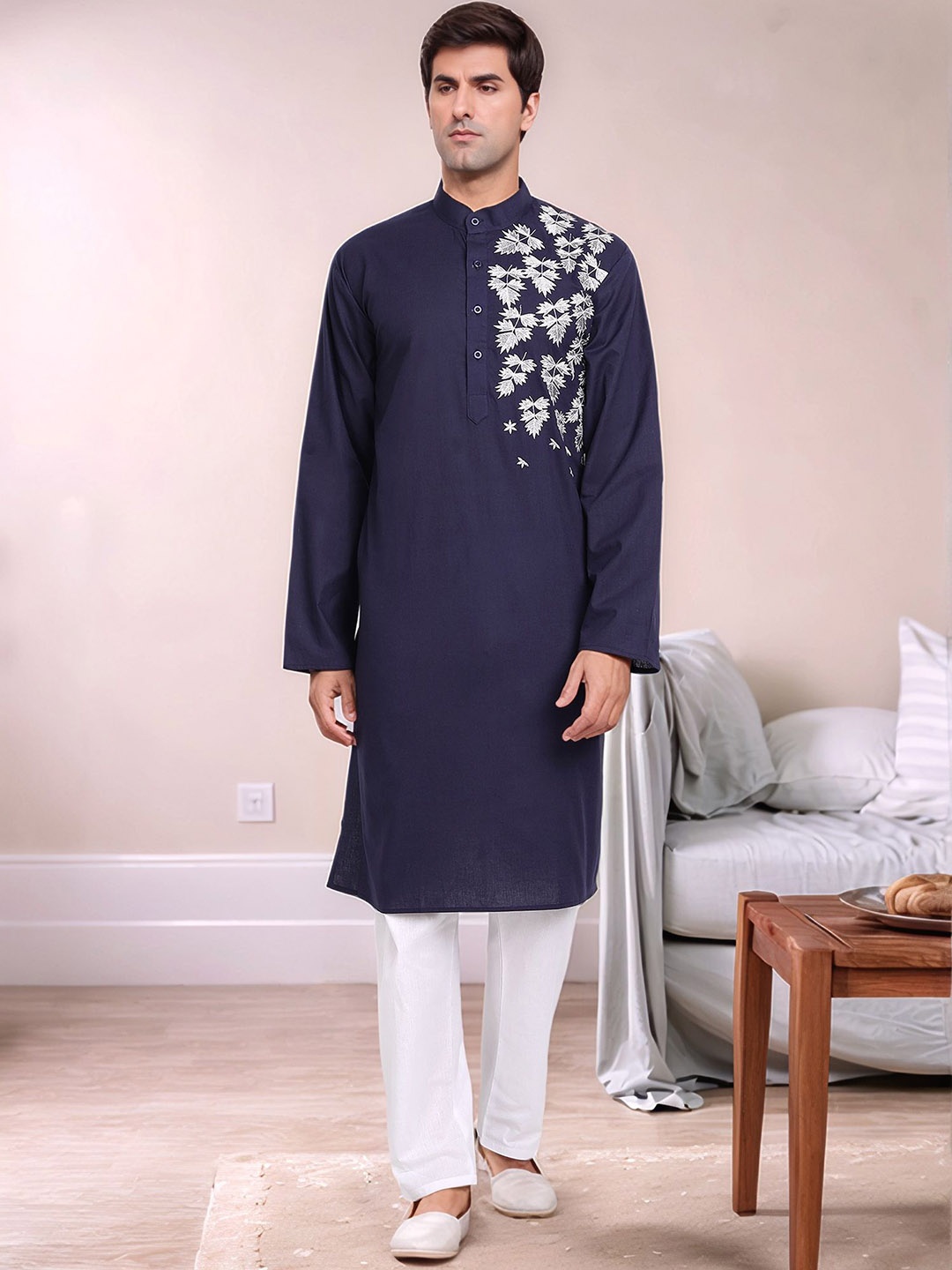 

Moda Rapido Men Floral Embroidered Regular Thread Work Pure Cotton Kurta with Pyjamas, Blue