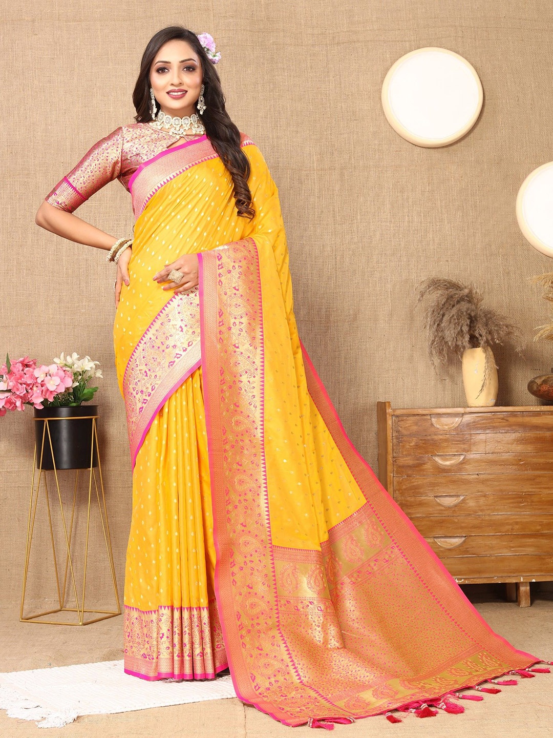 

LeeliPeeri Designer Ethnic Motifs Zari Banarasi Saree, Yellow