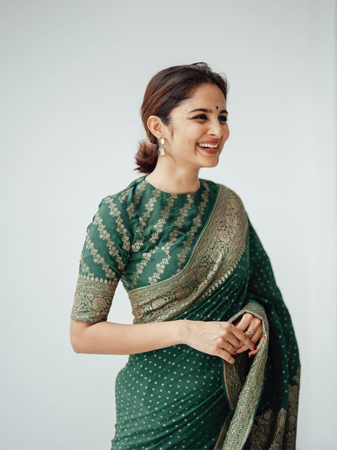 

Krimmple Woven Design Zari Saree, Green