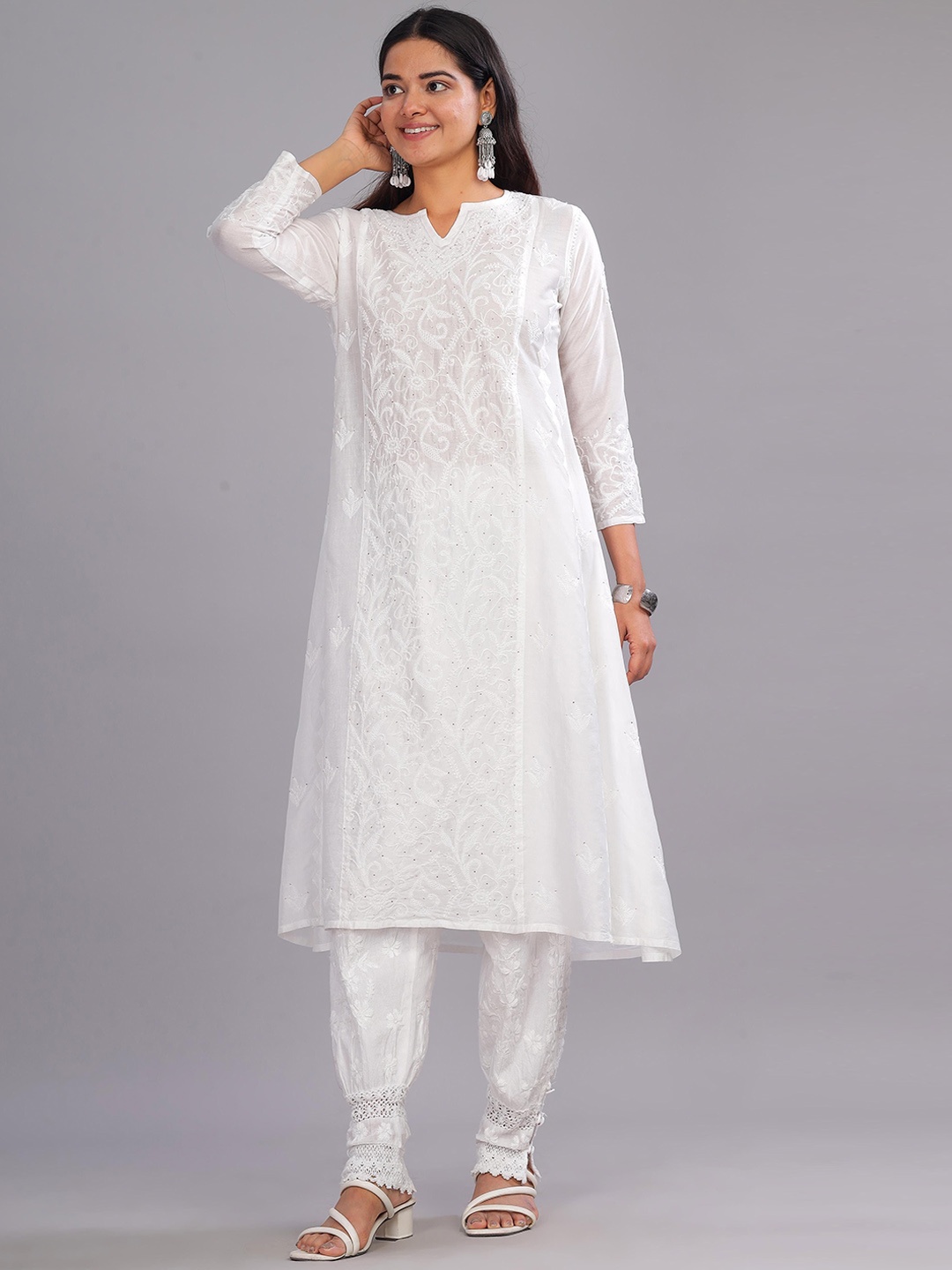 

Club Loom Women Floral Printed Chikankari Floral Kurta, White