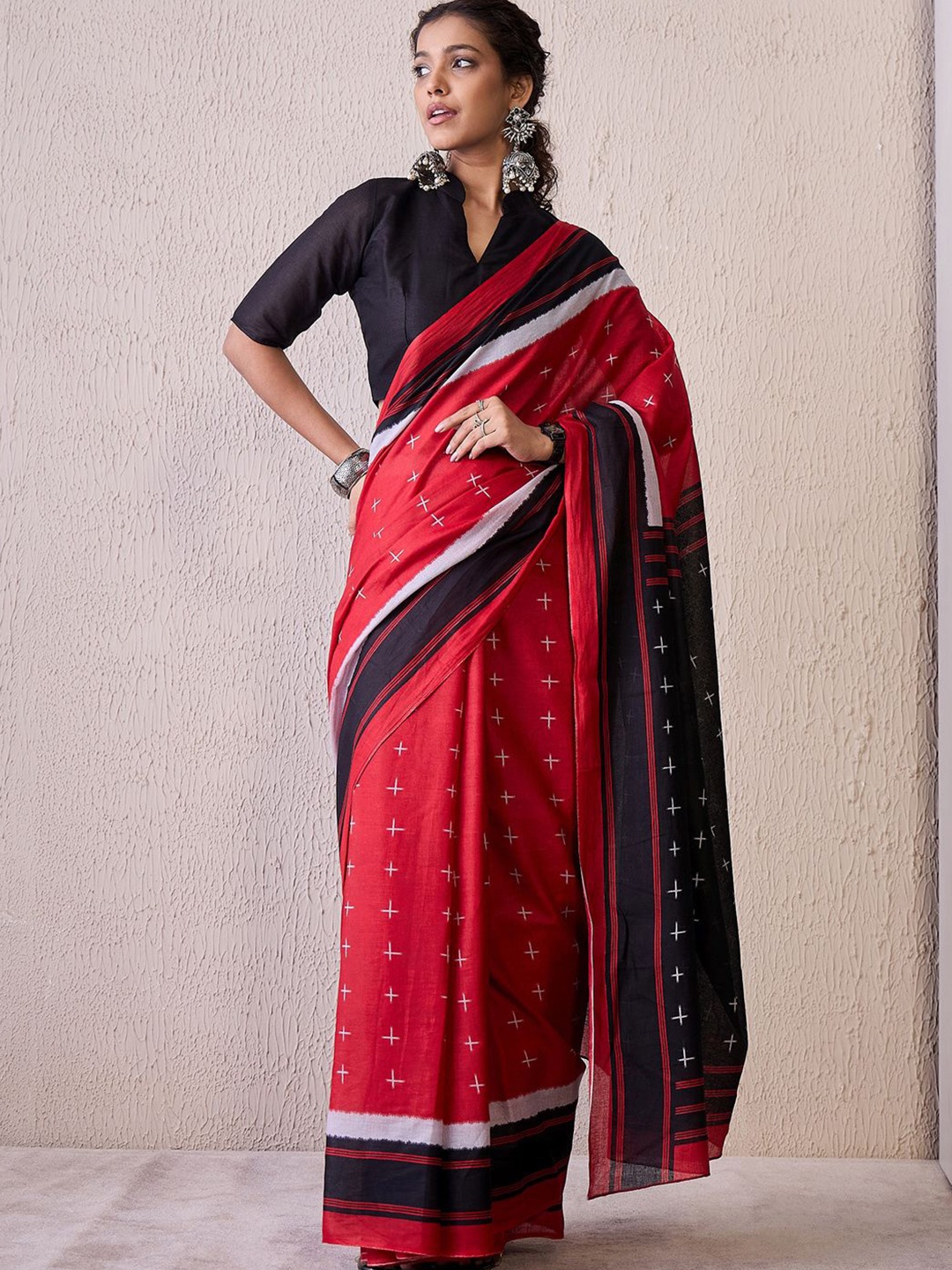 

KALINI Geometric Printed Pochampally Saree, Red