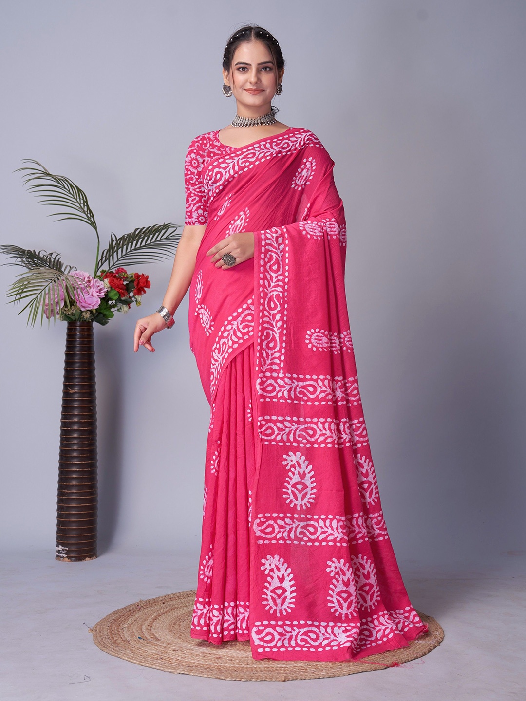 

HMP Fashion Batik Printed Saree, Pink