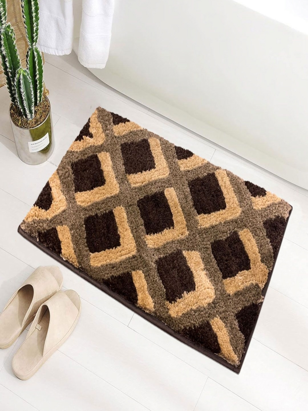 

LUXEHOME INTERNATIONAL Macau Brown & Beige Geometric Printed 1780 GSM Non-Slip Bath Rug