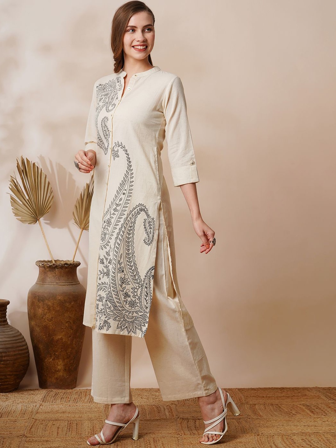 

INDYES Women Paisley Printed Regular Pure Cotton Kurta with Pyjamas, Beige
