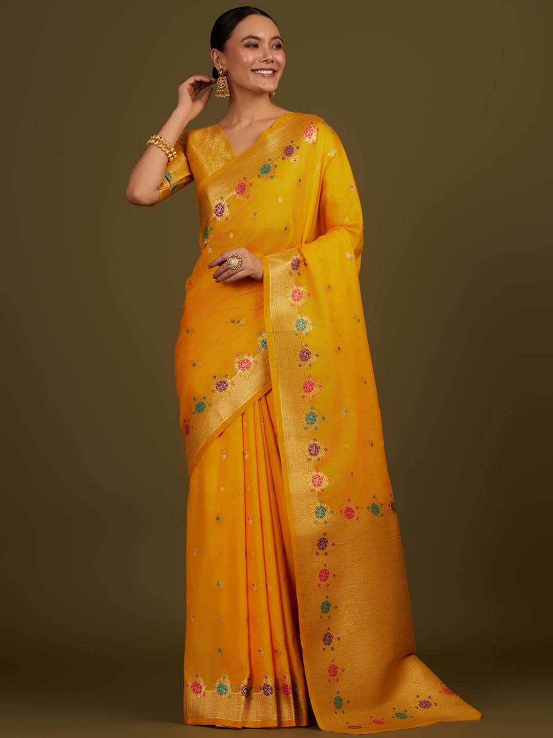 

MONJOLIKA FASHION Floral Printed Zari Banarasi Saree, Yellow