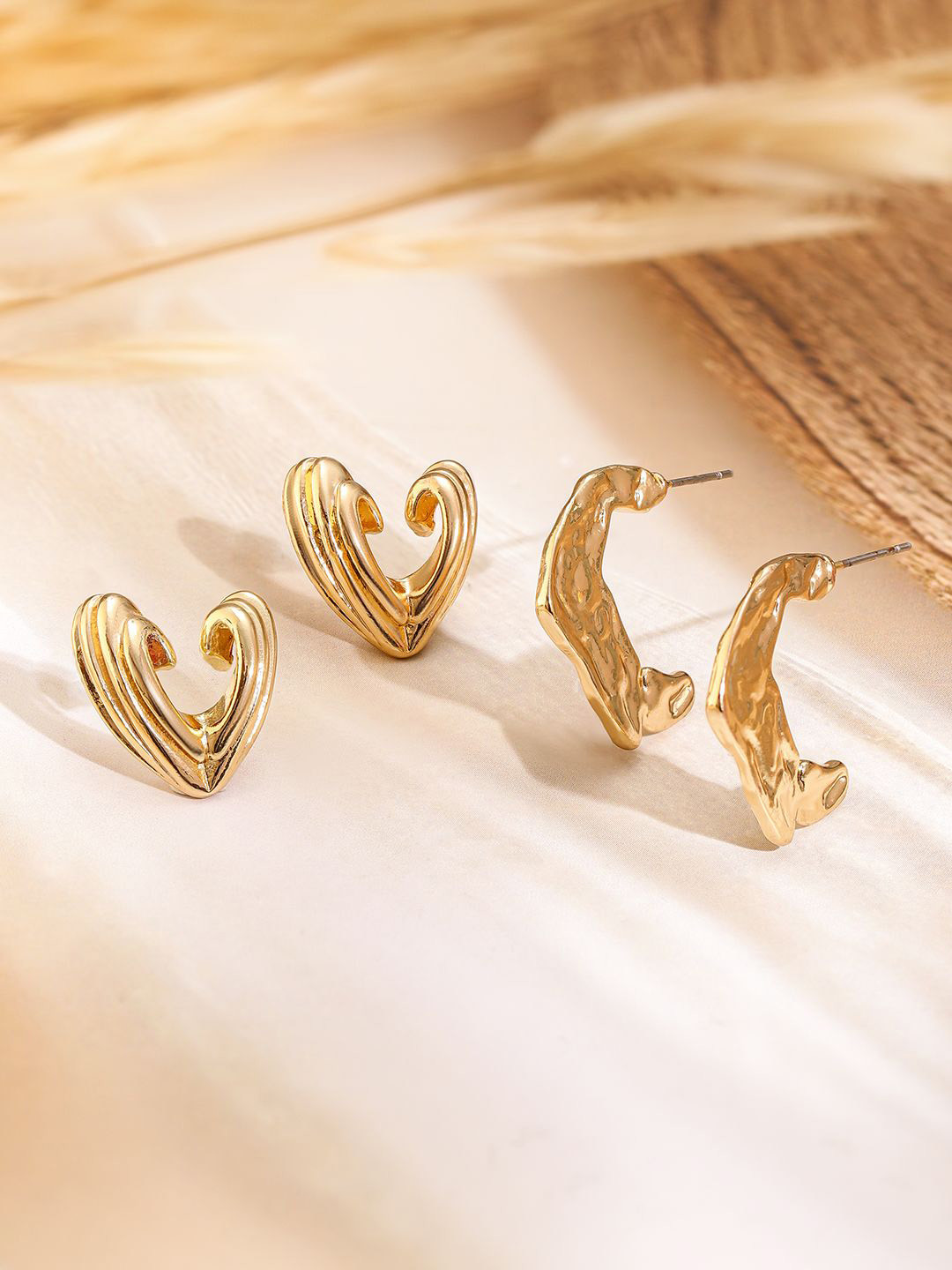 

Rubans Set of 2 18K Gold-Plated Hammered Textured Half Hoop & Heart Shape Stud