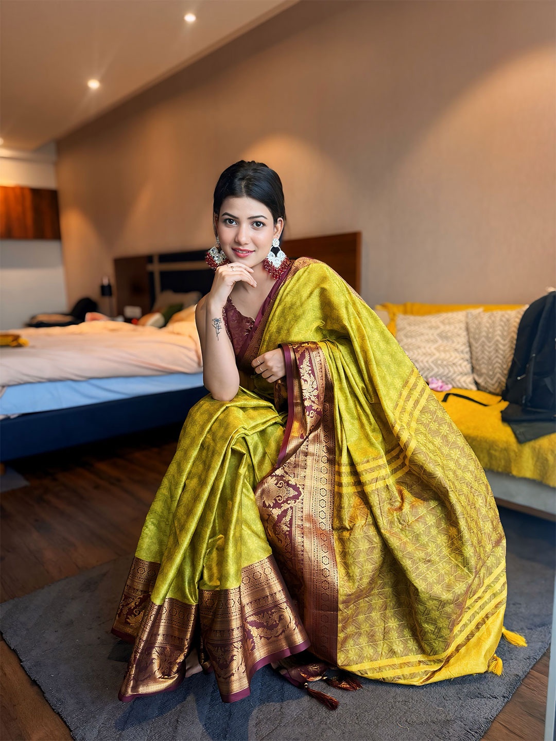 

VILLAGIUS Woven Design Zari Saree With Blouse Piece, Yellow