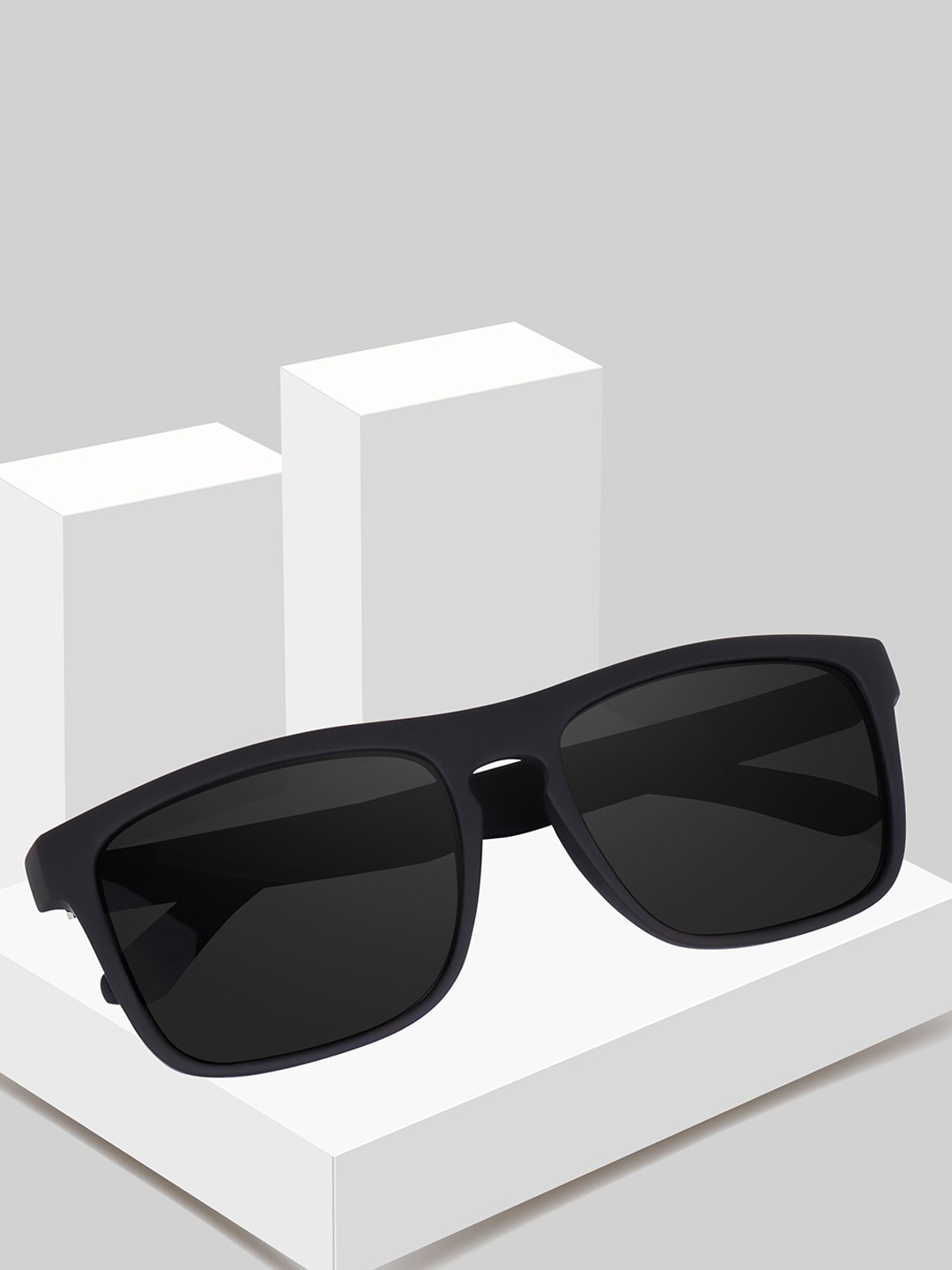

Dervin Unisex Fashion with Polarised and UV Protected Lens Sunglasses, Black