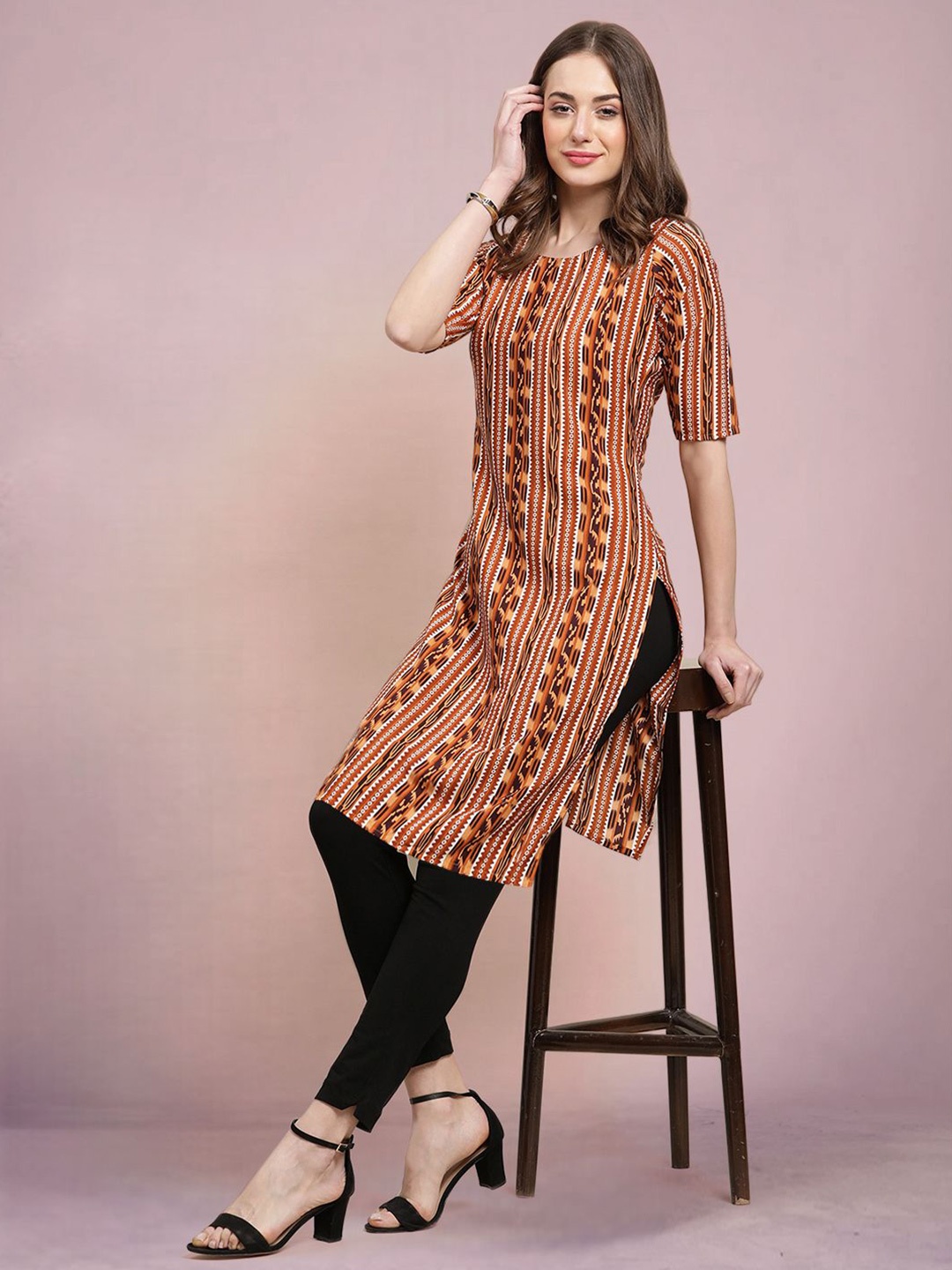 

Moda Rapido Geometric Printed Round Neck Straight Kurta, Brown