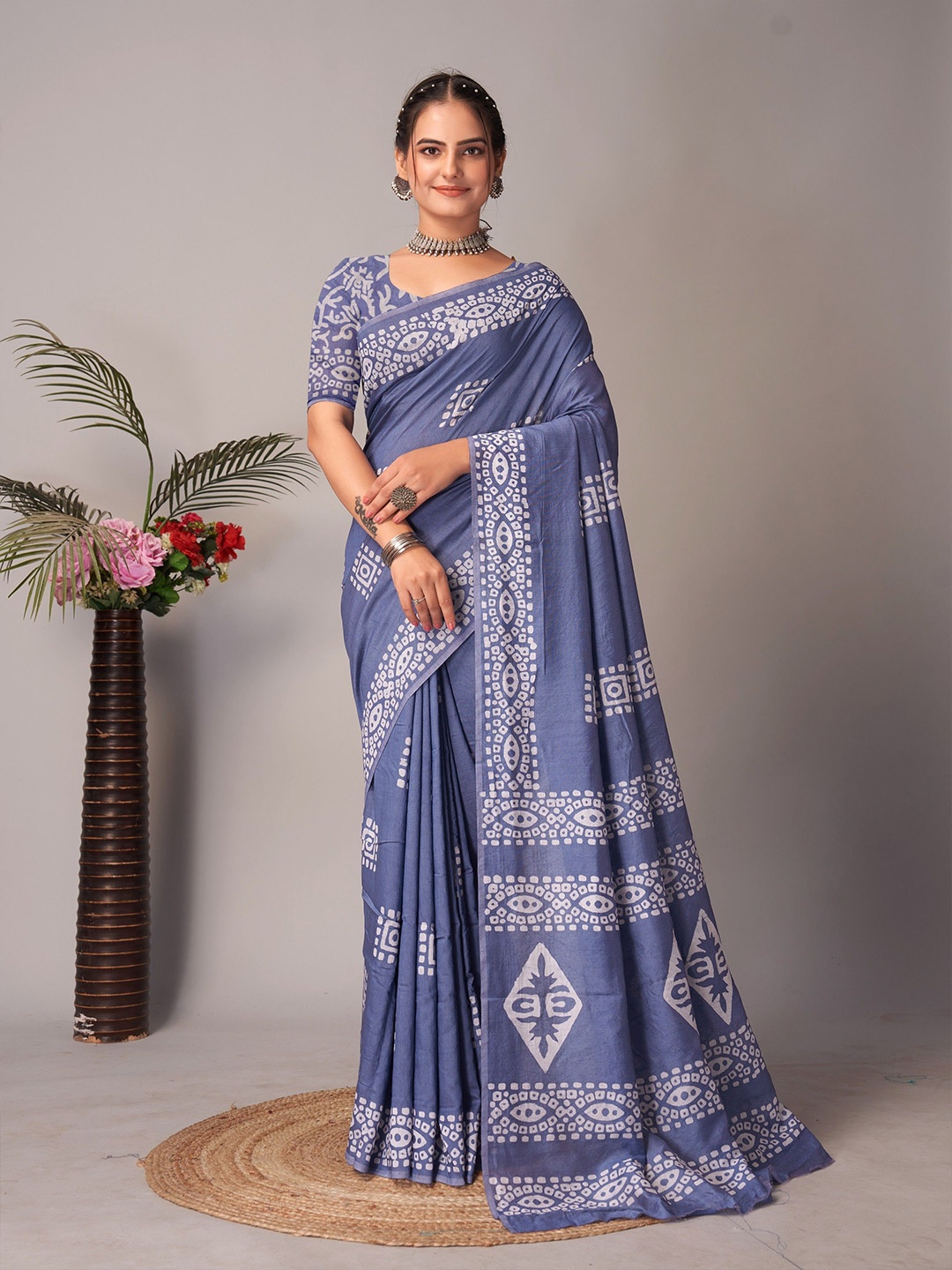 

HMP Fashion Batik Printed Saree with Blouse Piece, Grey