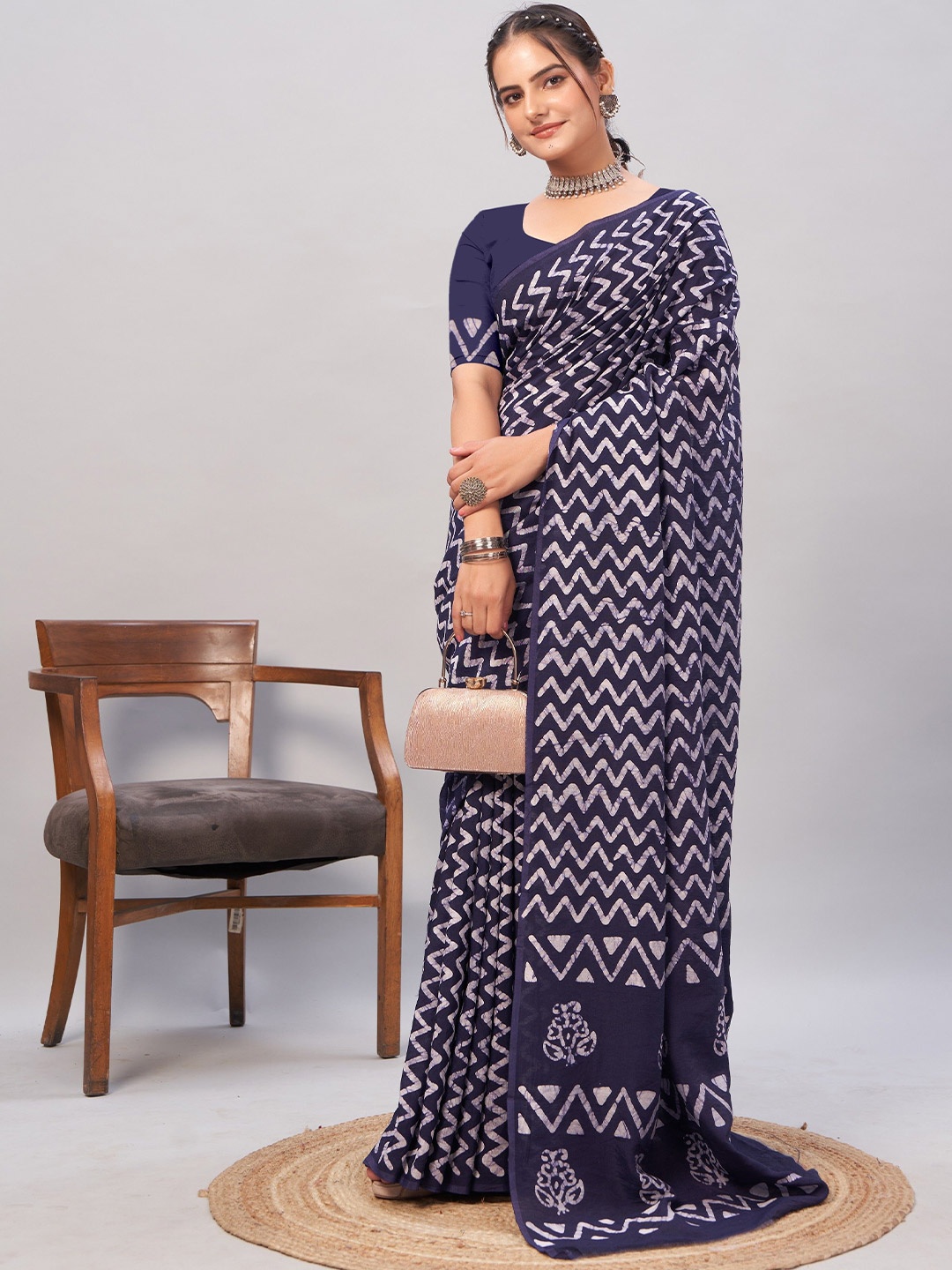 

HMP Fashion Batik Printed Saree with Blouse Piece, Navy blue